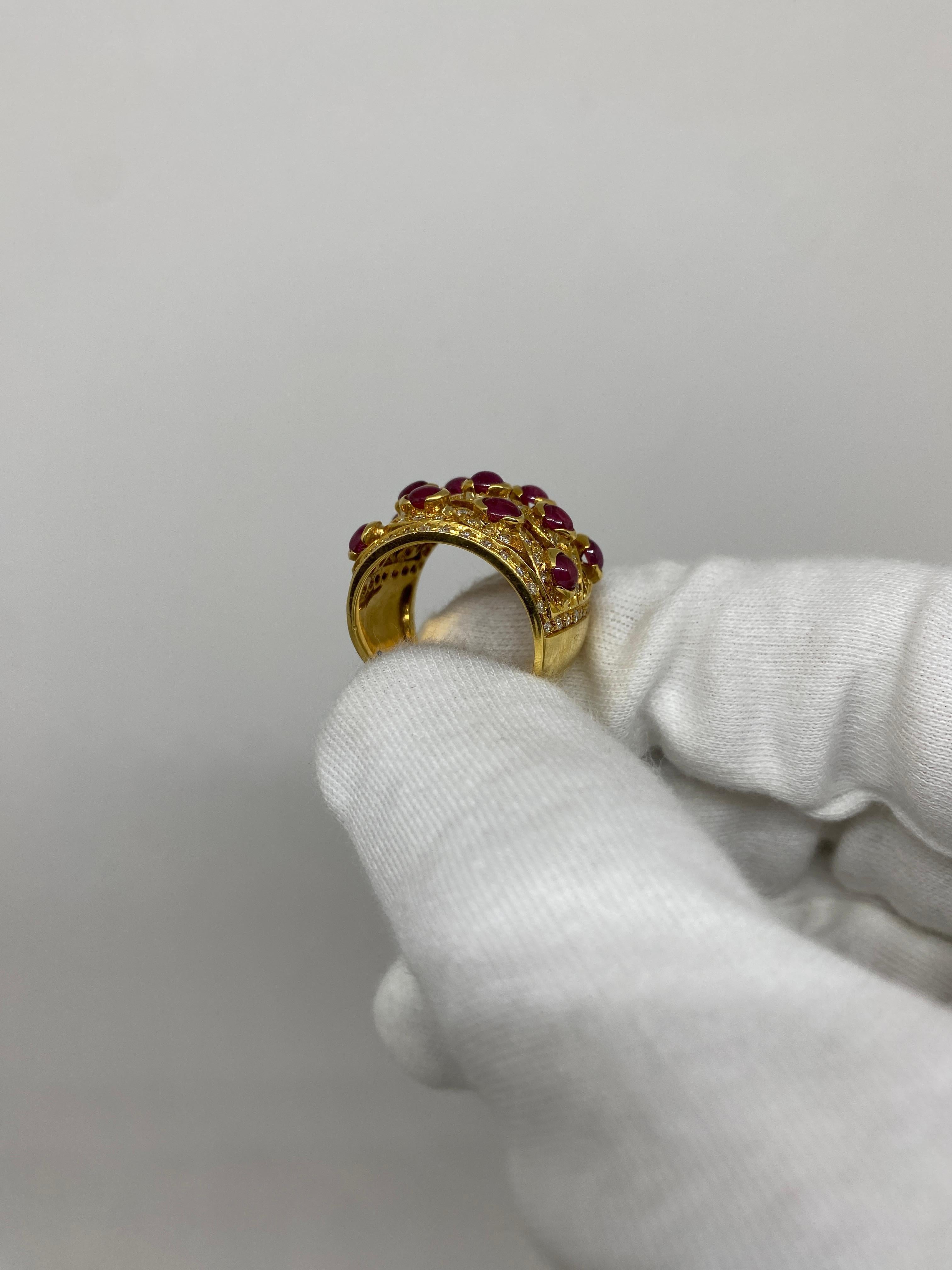 18Kt Yellow Gold Ring Cabochon-Cut Rubies 4.40 Ct & White Diamonds 2.16 Ct For Sale 1