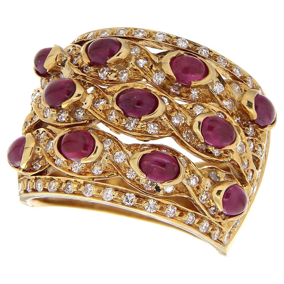 18Kt Yellow Gold Ring Cabochon-Cut Rubies 4.40 Ct & White Diamonds 2.16 Ct