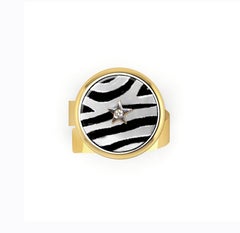 18kt Yellow Gold Ring Hand Painted Stone and Diamond