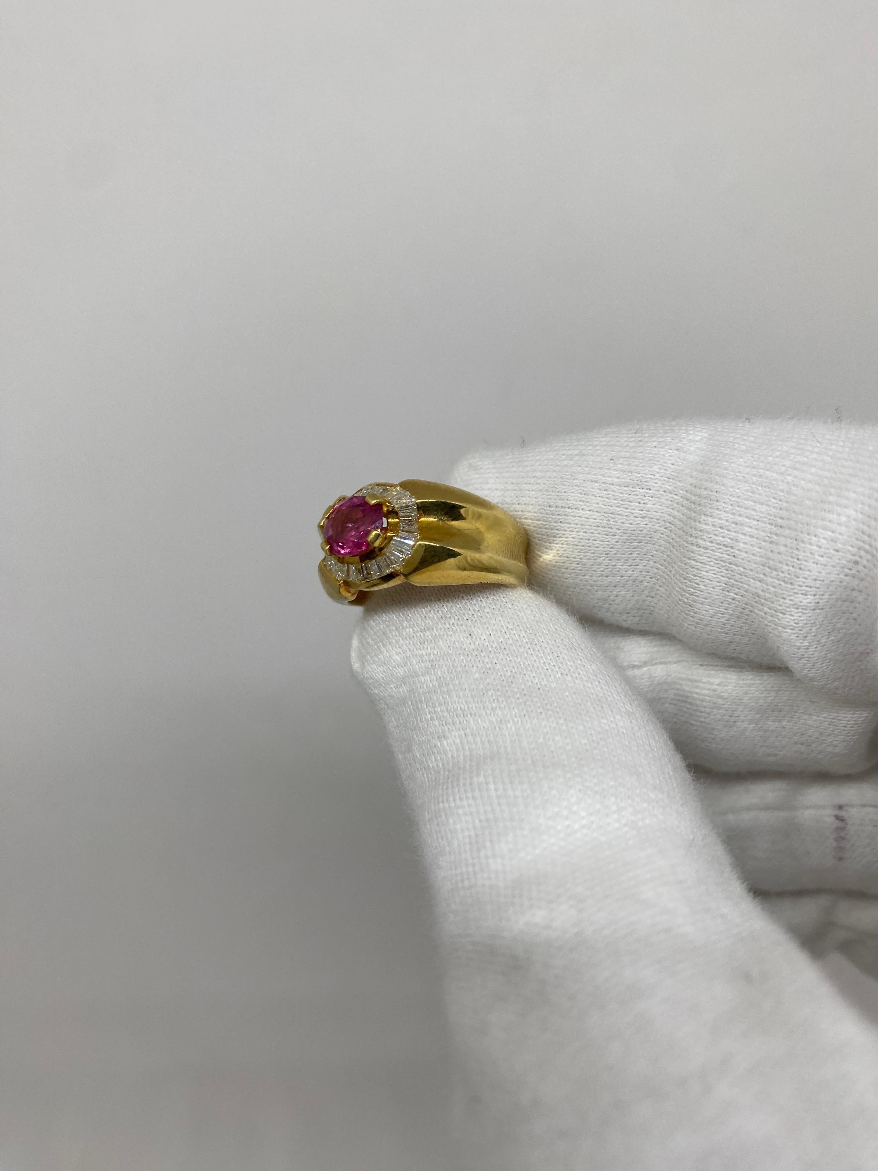 Women's or Men's 18Kt Yellow Gold Ring Oval-Cut Ruby & White Baguette-Cut Diamonds For Sale