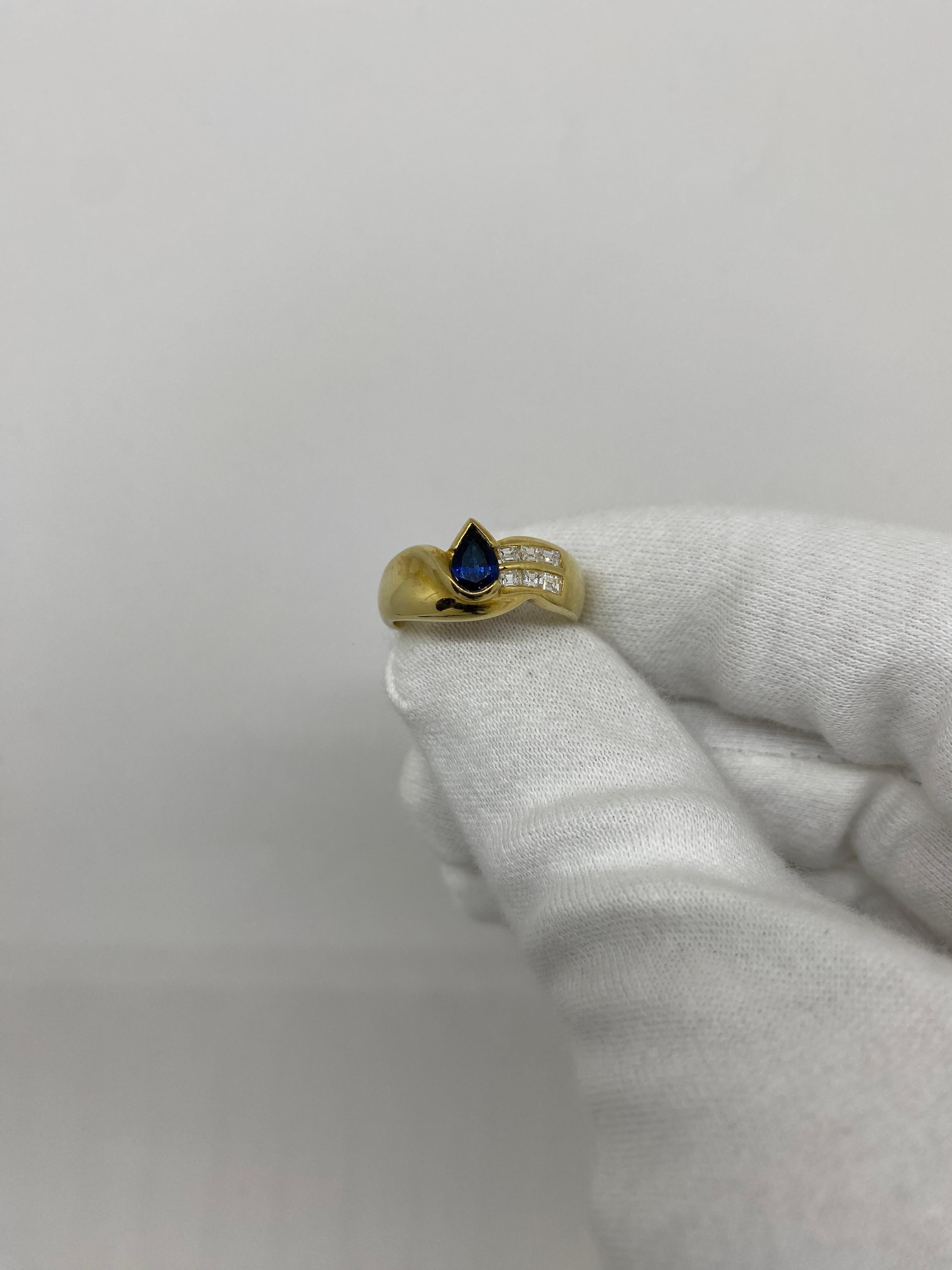 Ring made of 18kt yellow gold with drop-cut blue sapphire for ct.0.61 and natural white Baguette-cut diamonds for ct.0.31

Welcome to our jewelry collection, where every piece tells a story of timeless elegance and unparalleled craftsmanship. As a