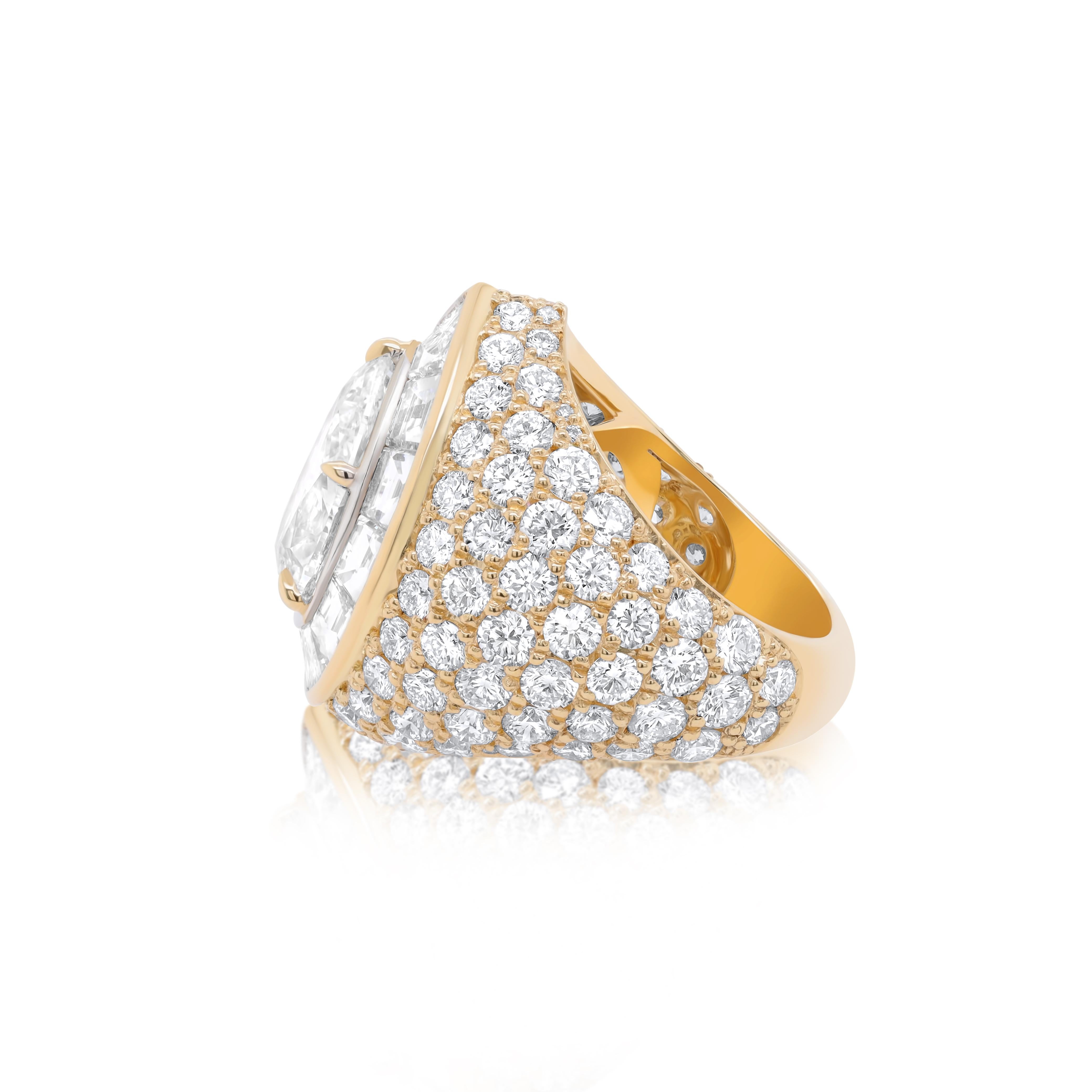 Pear Cut Diana M. 18kt Yellow Gold Ring Pear Shape Diamond and Round Diamonds For Sale