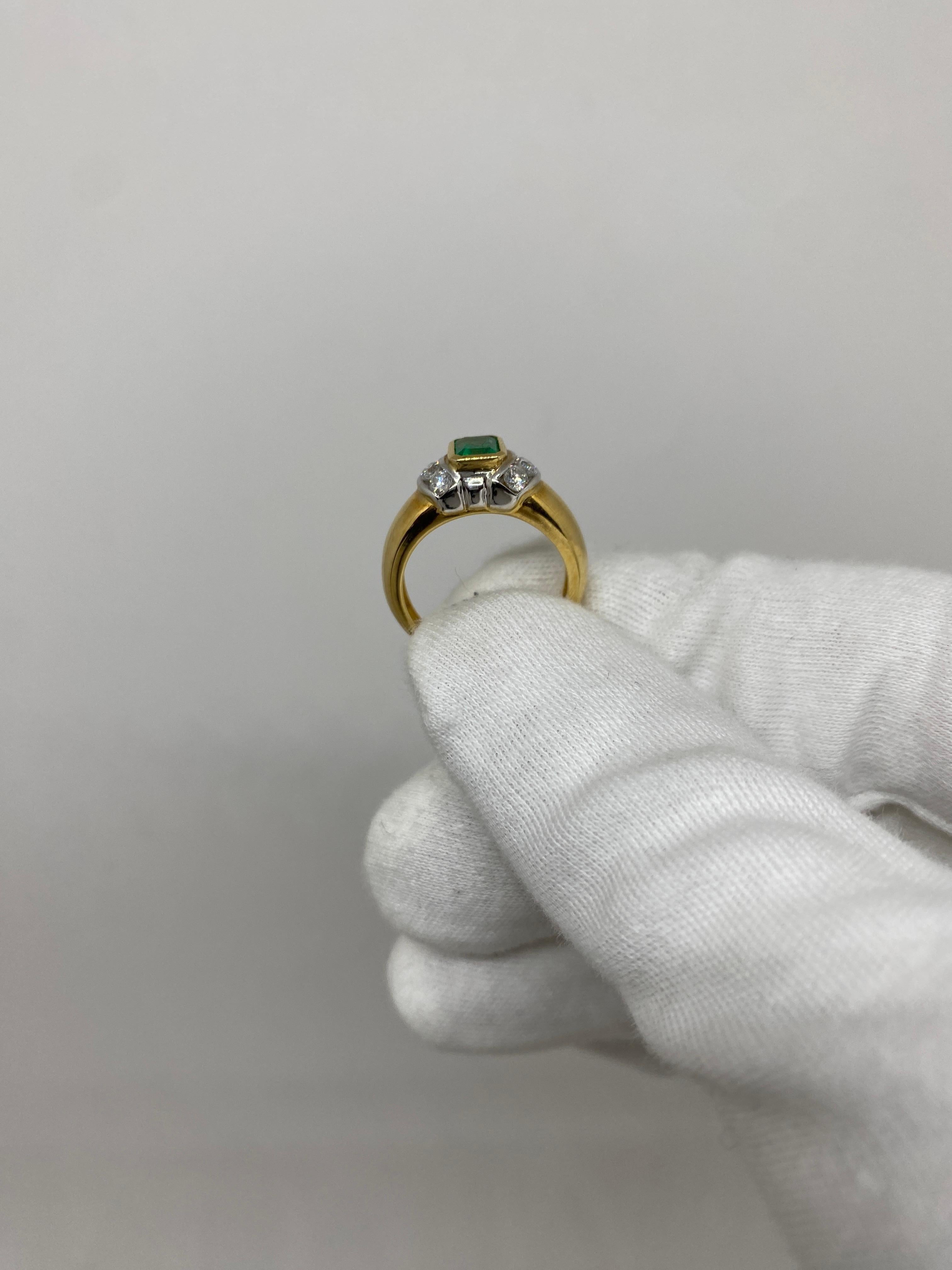 Brilliant Cut 18Kt Yellow Gold Ring Rectangular-Cut Emerald 0.62 ct & White Diamonds 0.46 ct For Sale