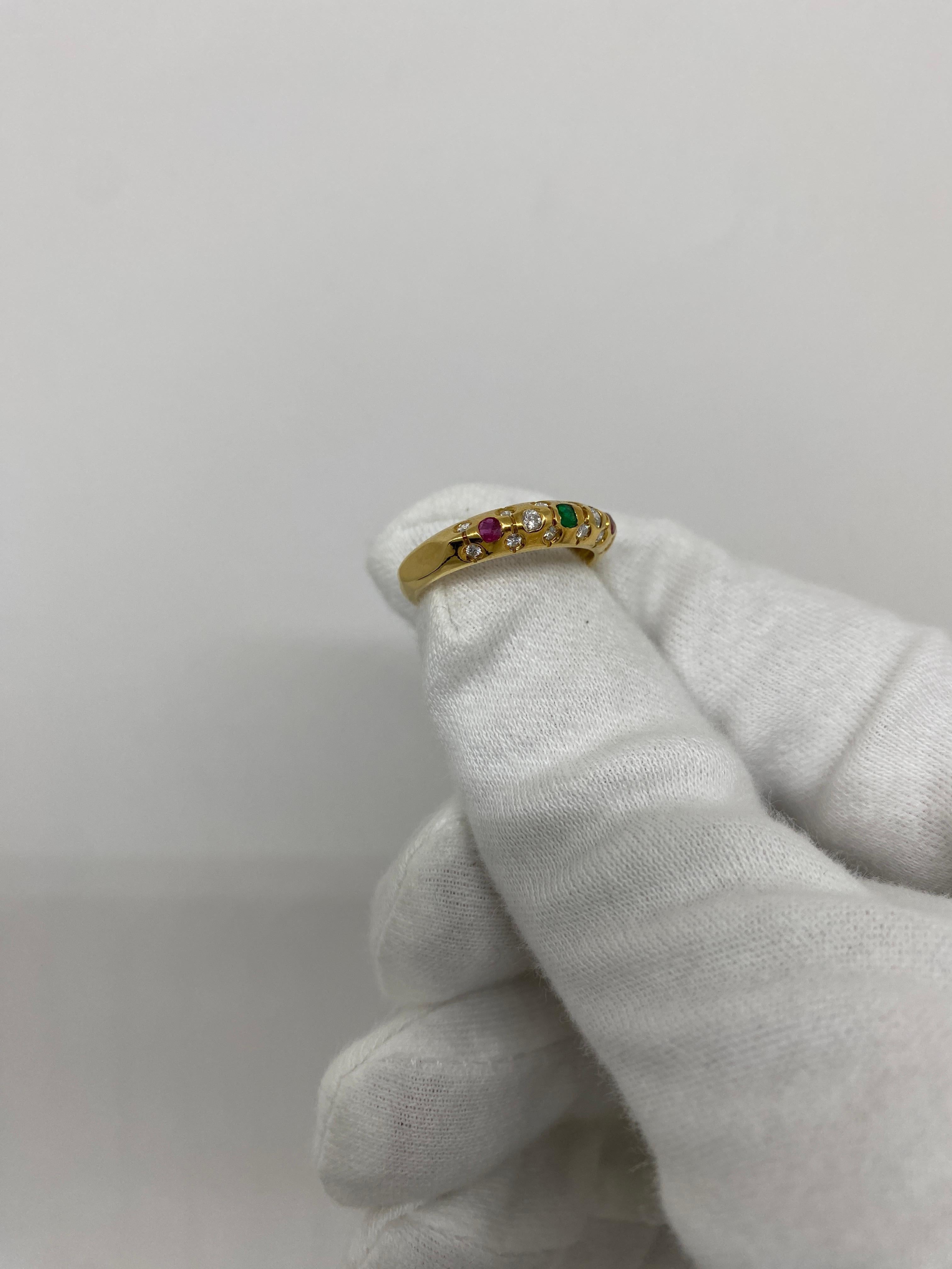Brilliant Cut 18Kt Yellow Gold Ring White Diamonds, Emeralds & Rubies For Sale
