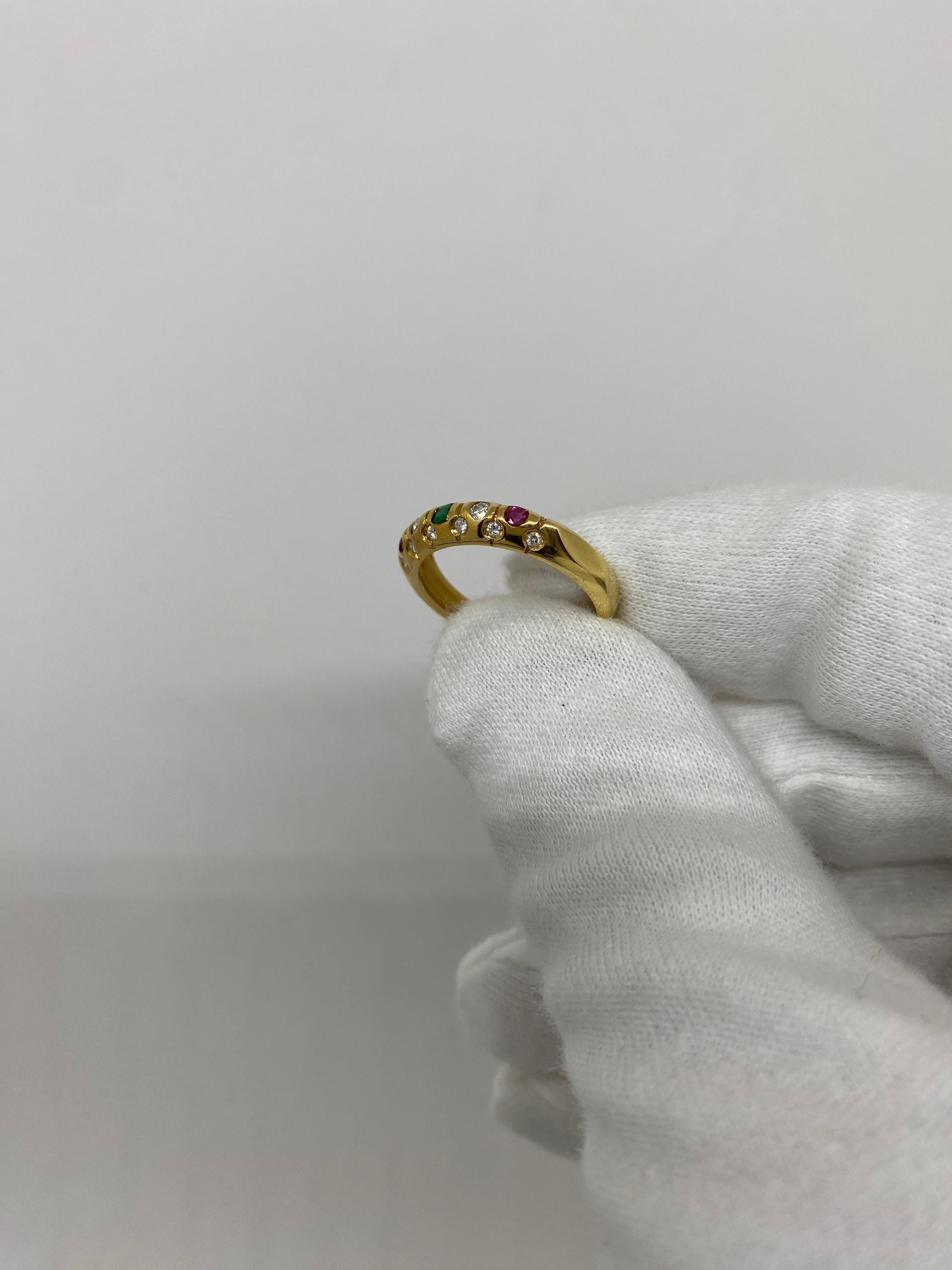 18Kt Yellow Gold Ring White Diamonds, Emeralds & Rubies In Excellent Condition For Sale In Bergamo, BG