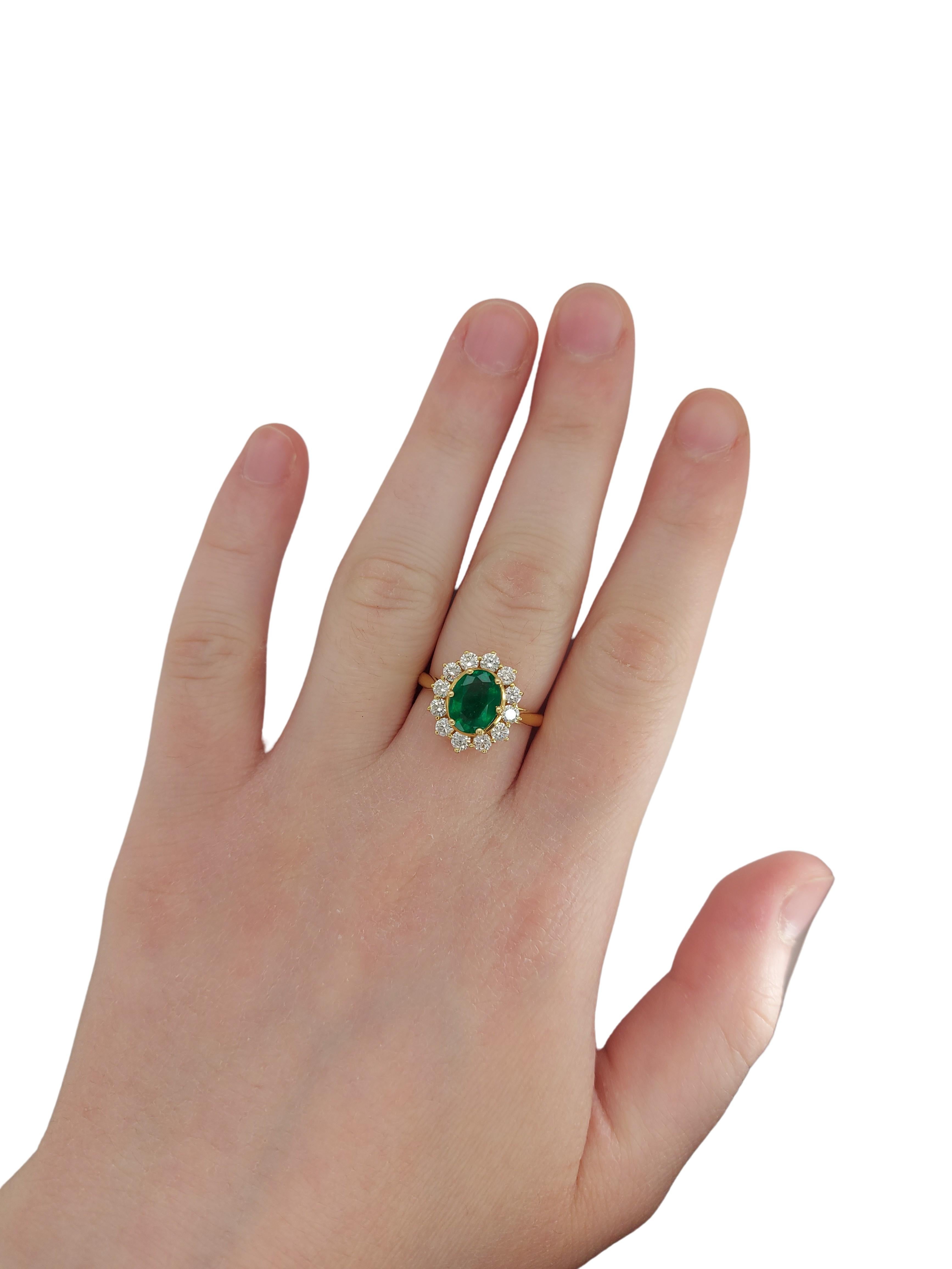 18kt Yellow Gold Ring with 1.75ct Emerald and 1.20ct Diamonds For Sale 1