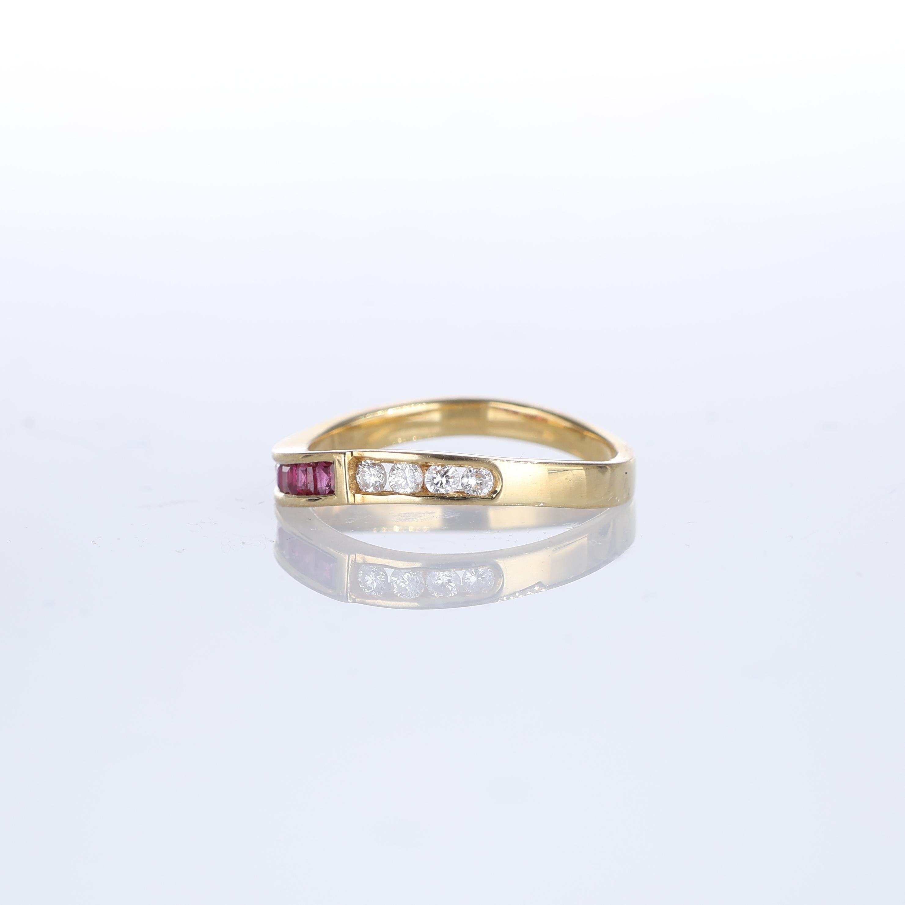 18kt Yellow Gold Ring with Baguette Rubies and Diamonds In New Condition For Sale In Bergamo, BG