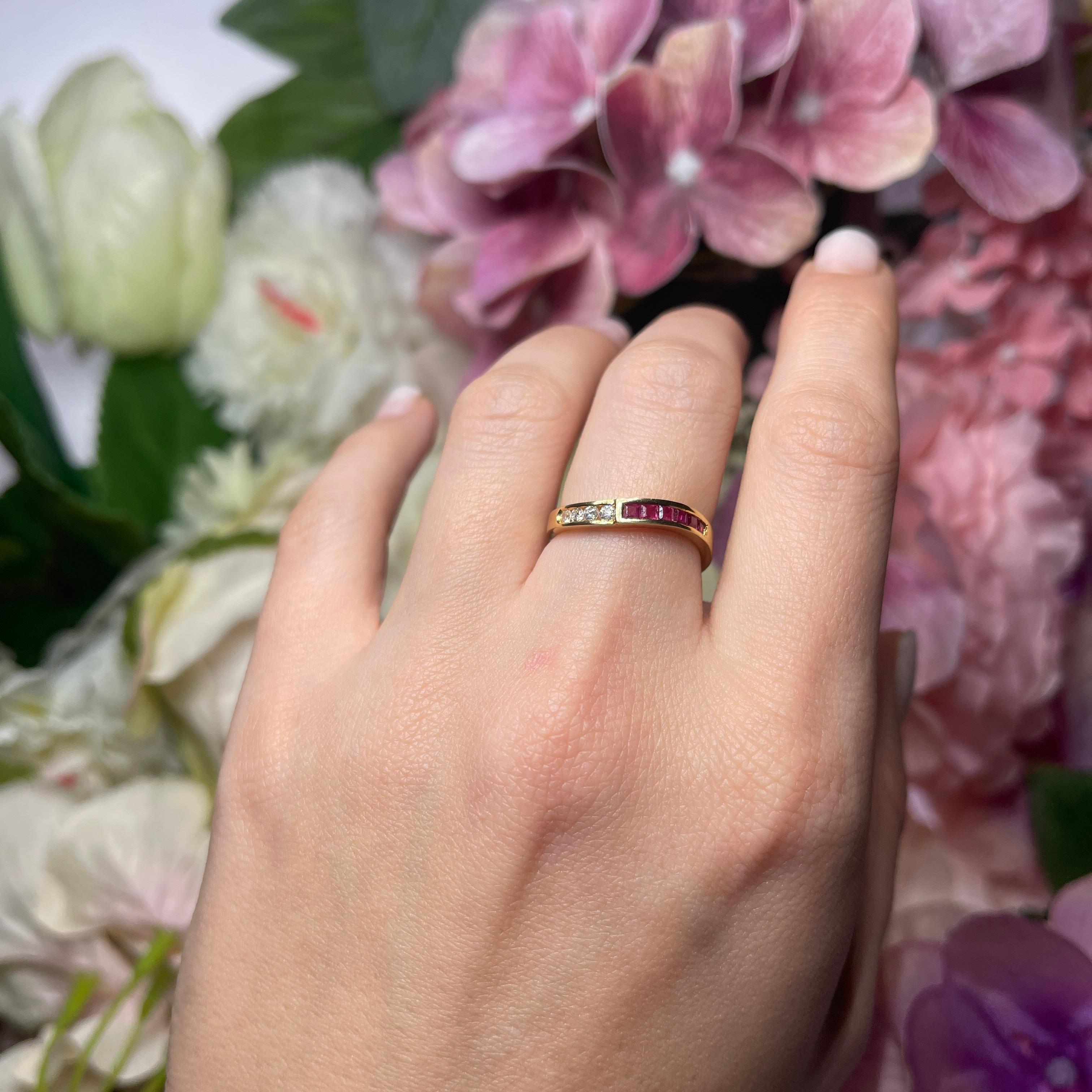 18kt Yellow Gold Ring with Baguette Rubies and Diamonds For Sale 2