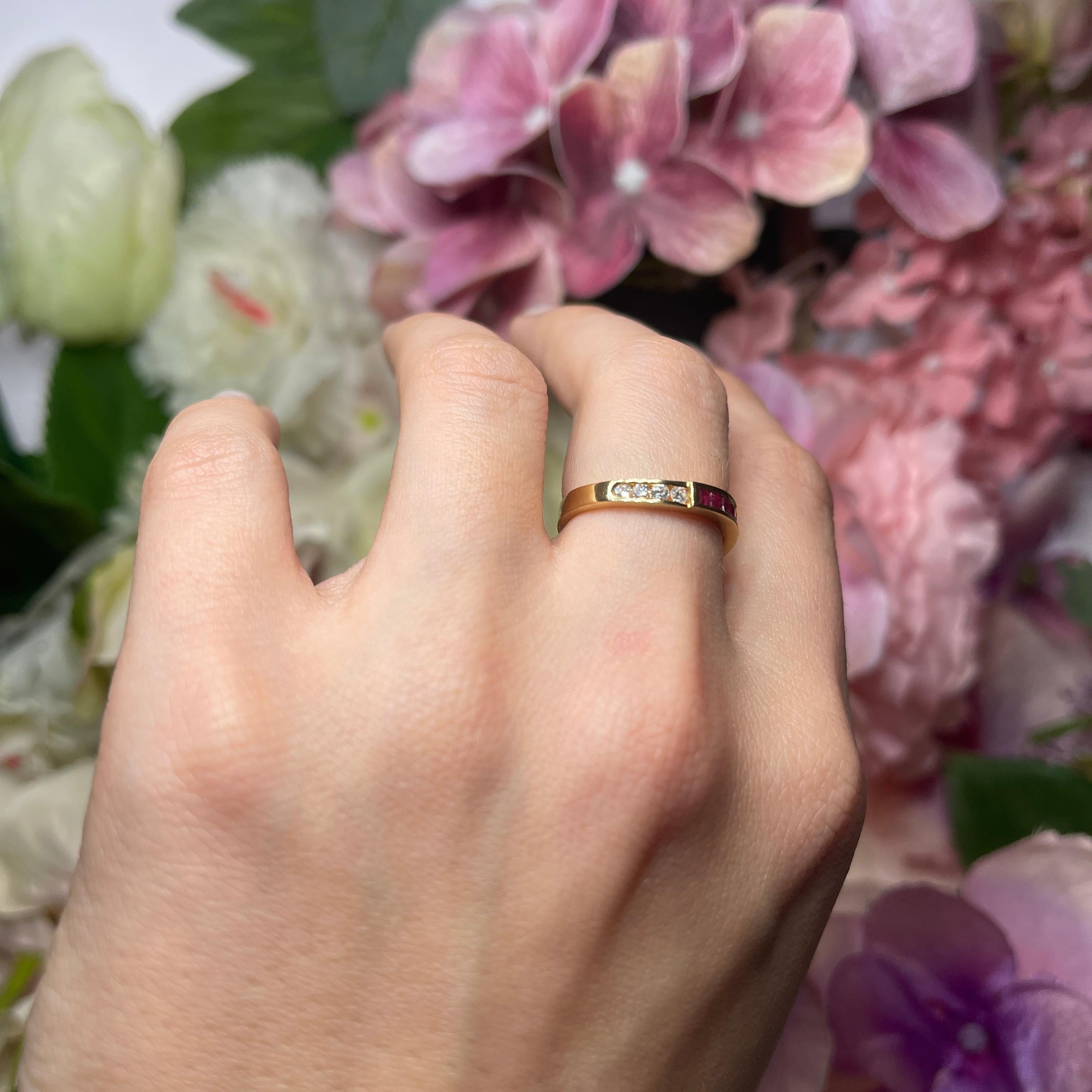 18kt Yellow Gold Ring with Baguette Rubies and Diamonds For Sale 4
