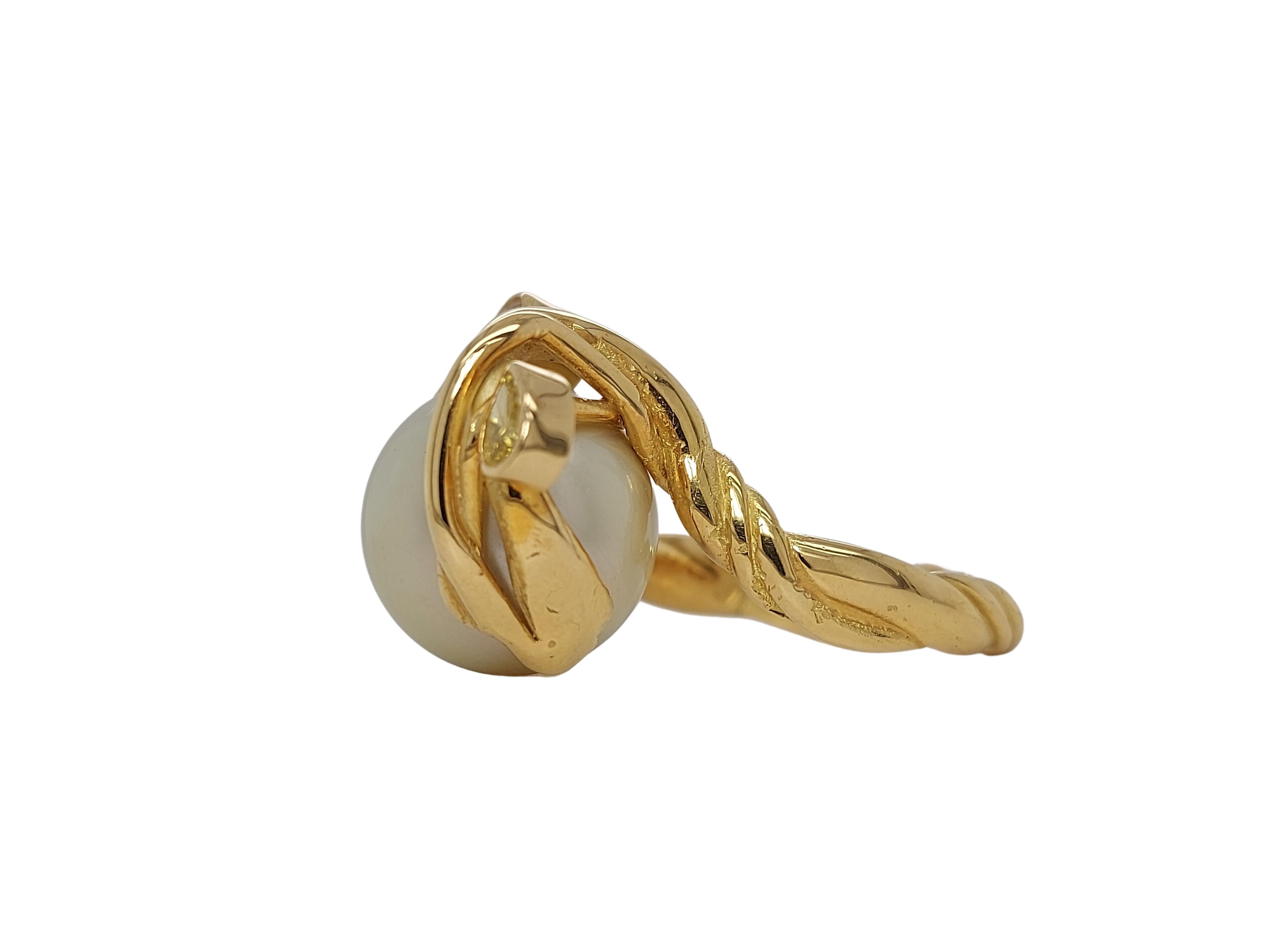 18kt Yellow Gold Ring with Beautiful Pearl and Diamonds by Jean P De Saedeleer For Sale 4