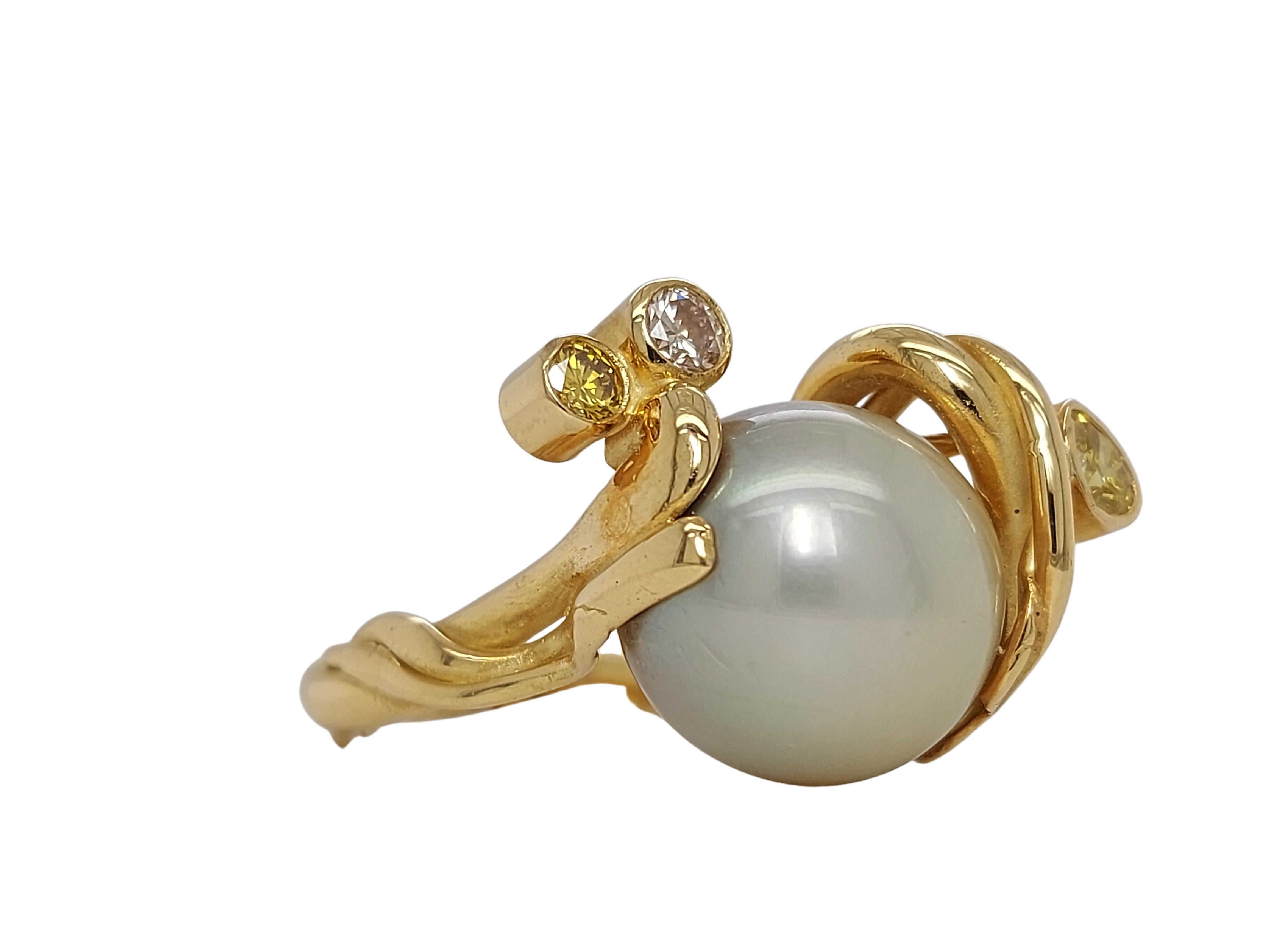 Pear Cut 18kt Yellow Gold Ring with Beautiful Pearl and Diamonds by Jean P De Saedeleer For Sale