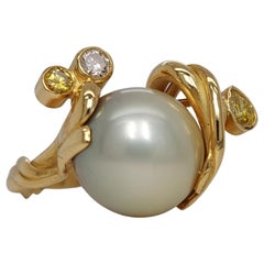 18kt Yellow Gold Ring with Beautiful Pearl and Diamonds by Jean P De Saedeleer