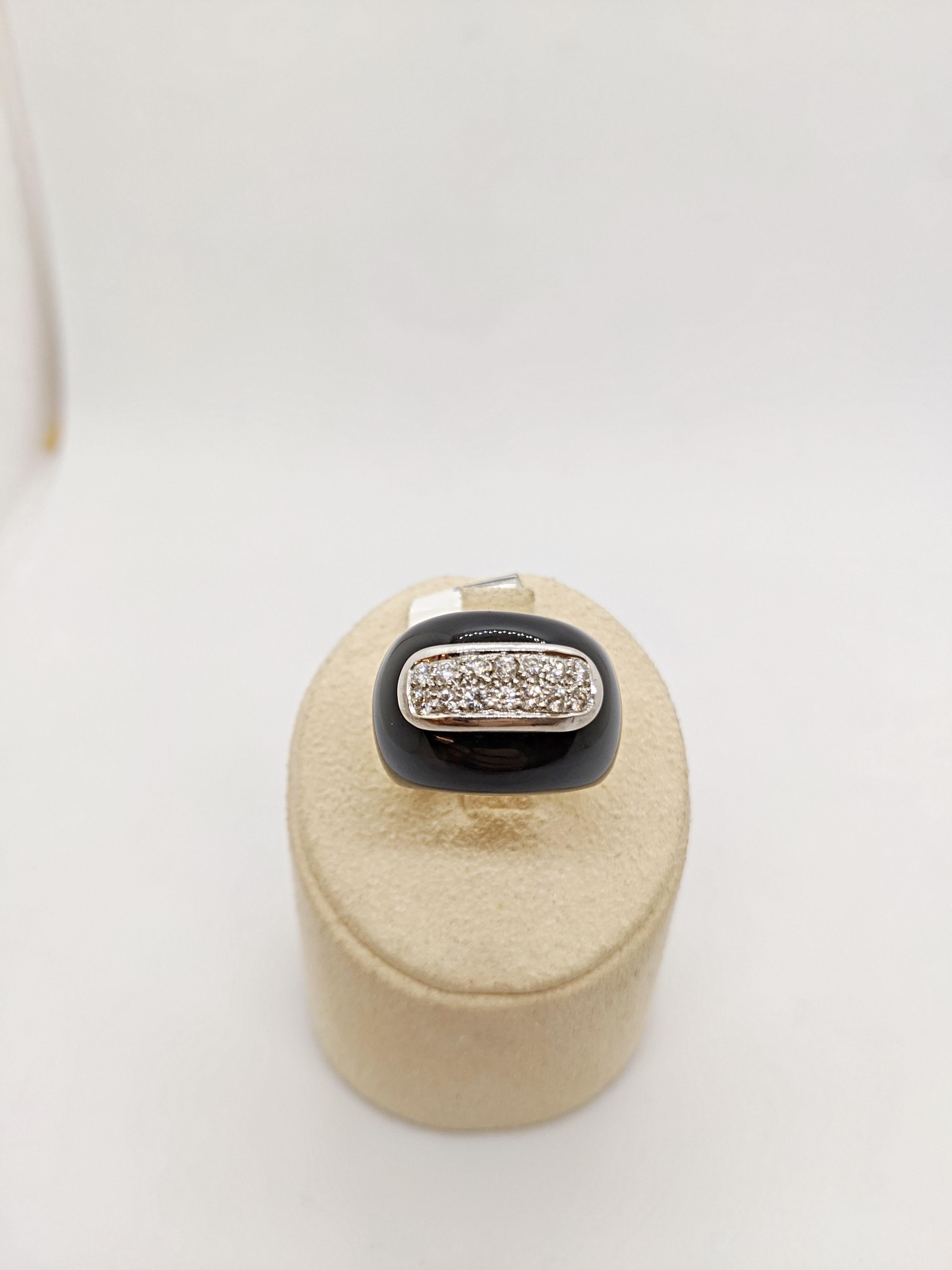 18 Karat Yellow Gold Ring with Black Onyx and .42 Carat Diamonds In New Condition For Sale In New York, NY