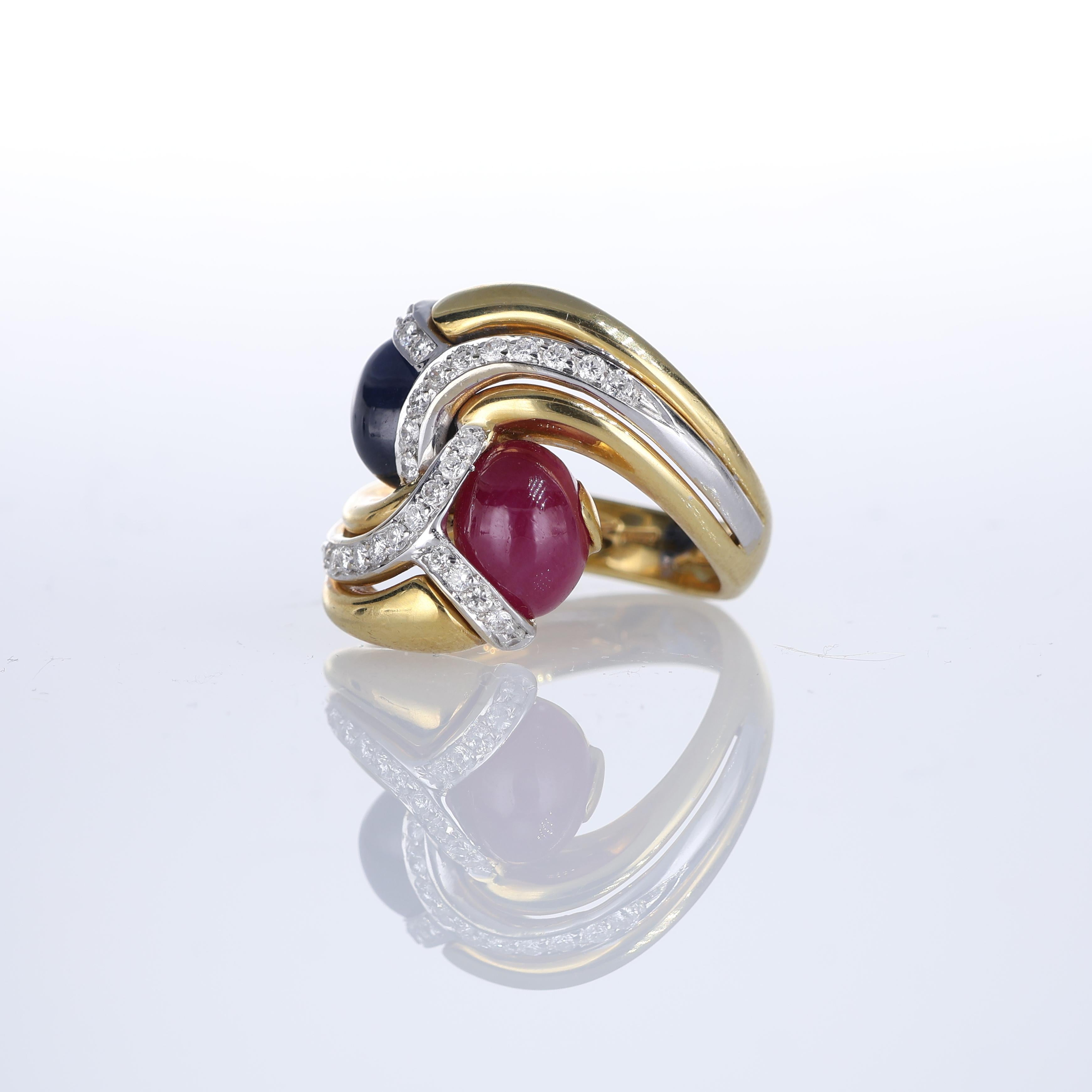18kt Yellow Gold Ring with Cabochon-Cut Sapphire, Ruby, and Diamonds In New Condition For Sale In Bergamo, BG