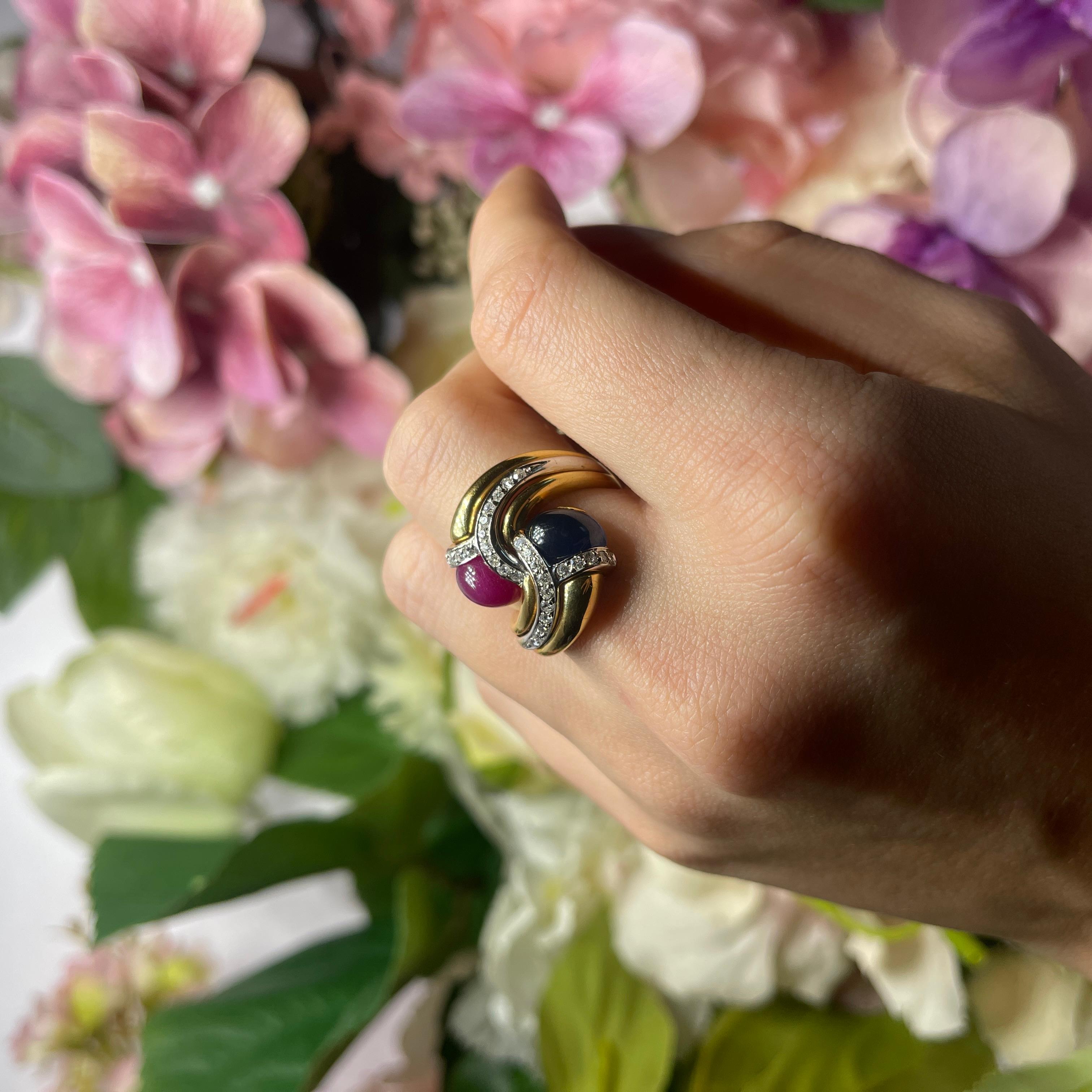 18kt Yellow Gold Ring with Cabochon-Cut Sapphire, Ruby, and Diamonds For Sale 4