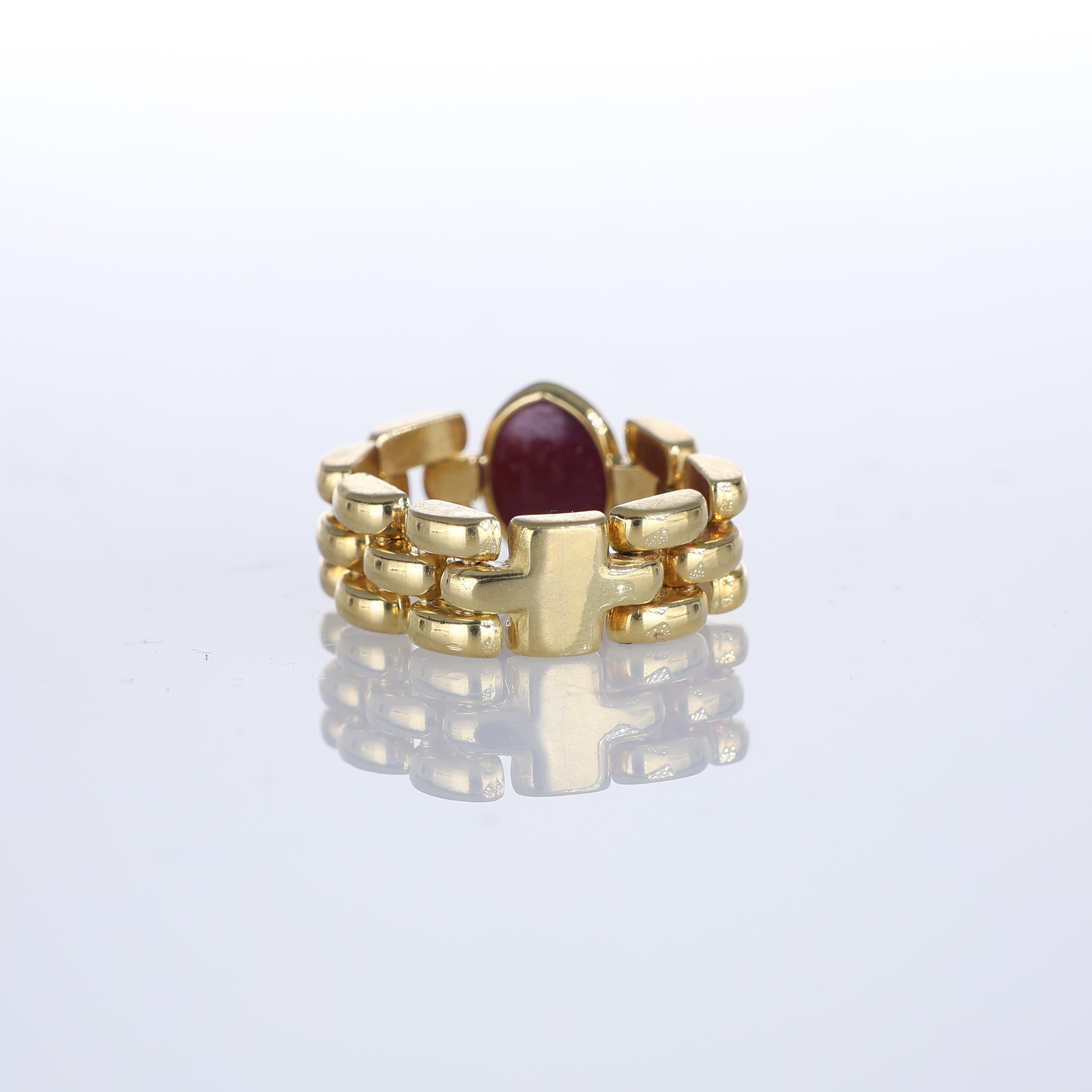 18kt Yellow Gold Ring with Cabochon Ruby For Sale 1