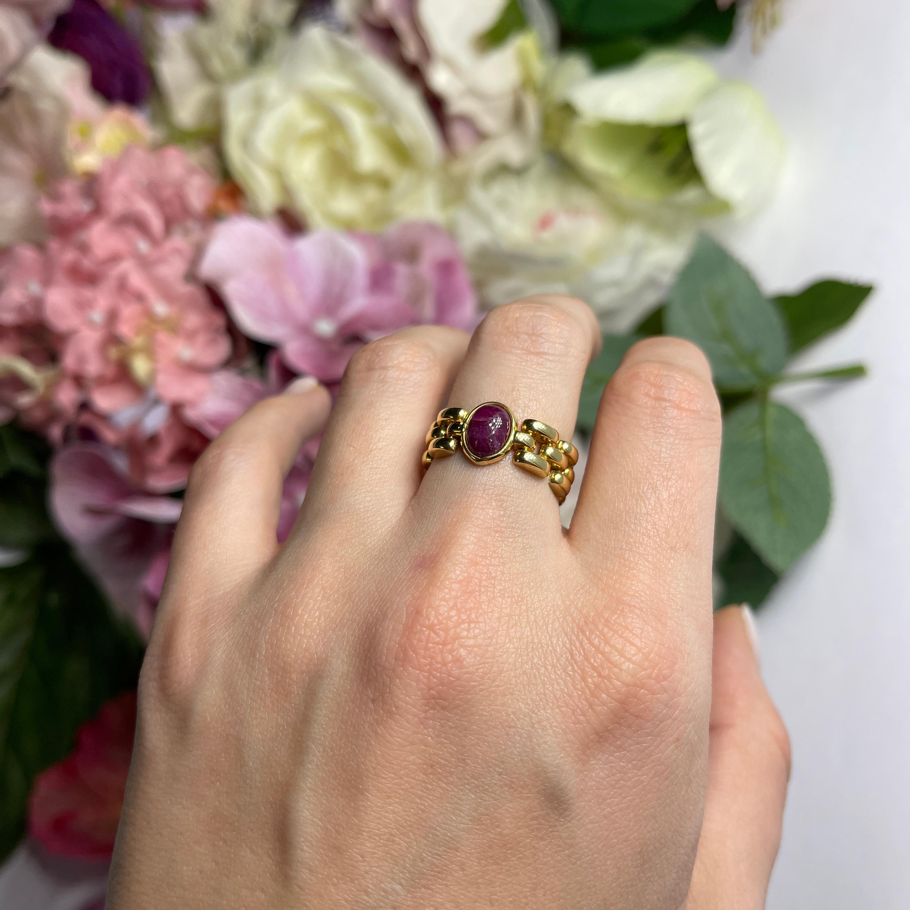18kt Yellow Gold Ring with Cabochon Ruby For Sale 3