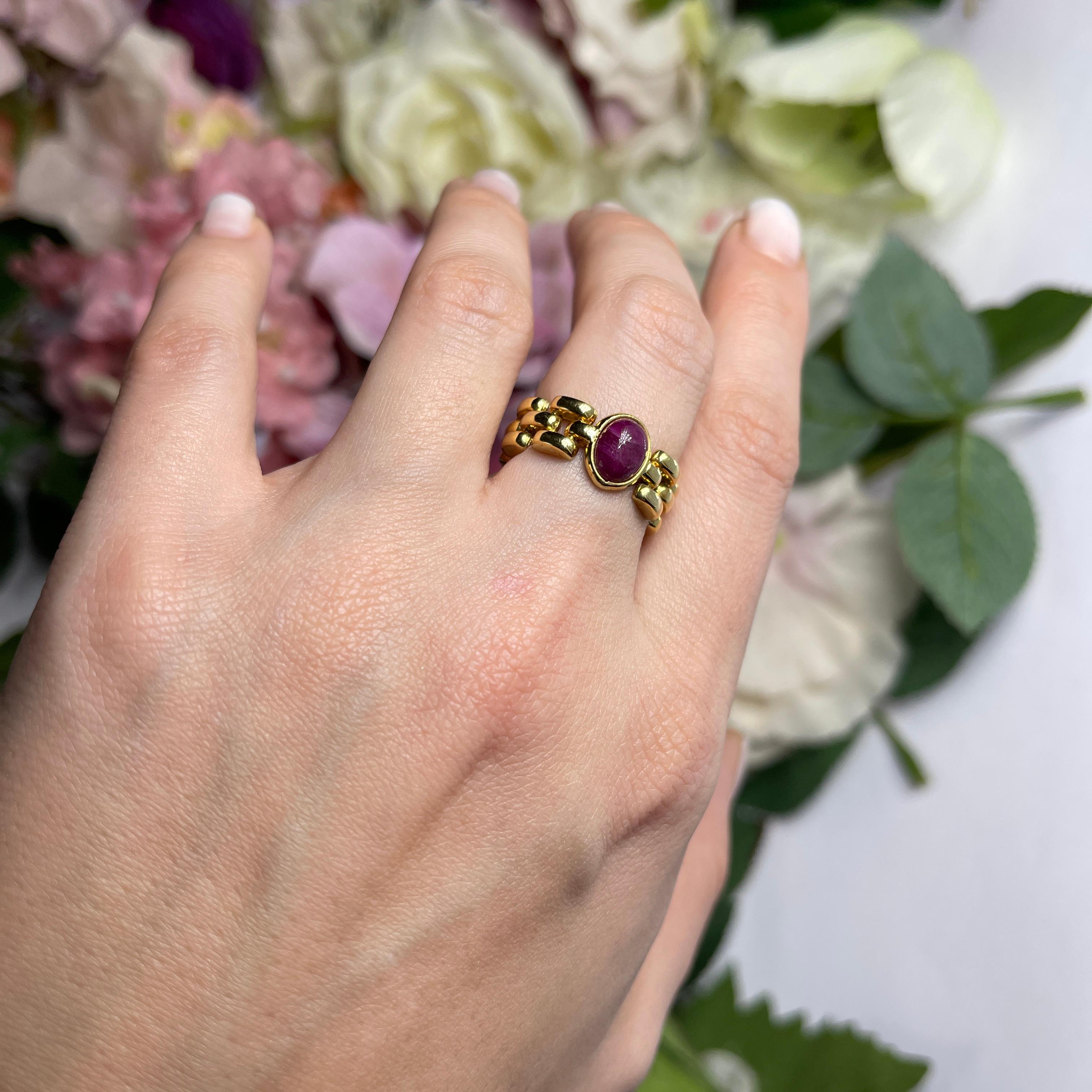 18kt Yellow Gold Ring with Cabochon Ruby For Sale 4