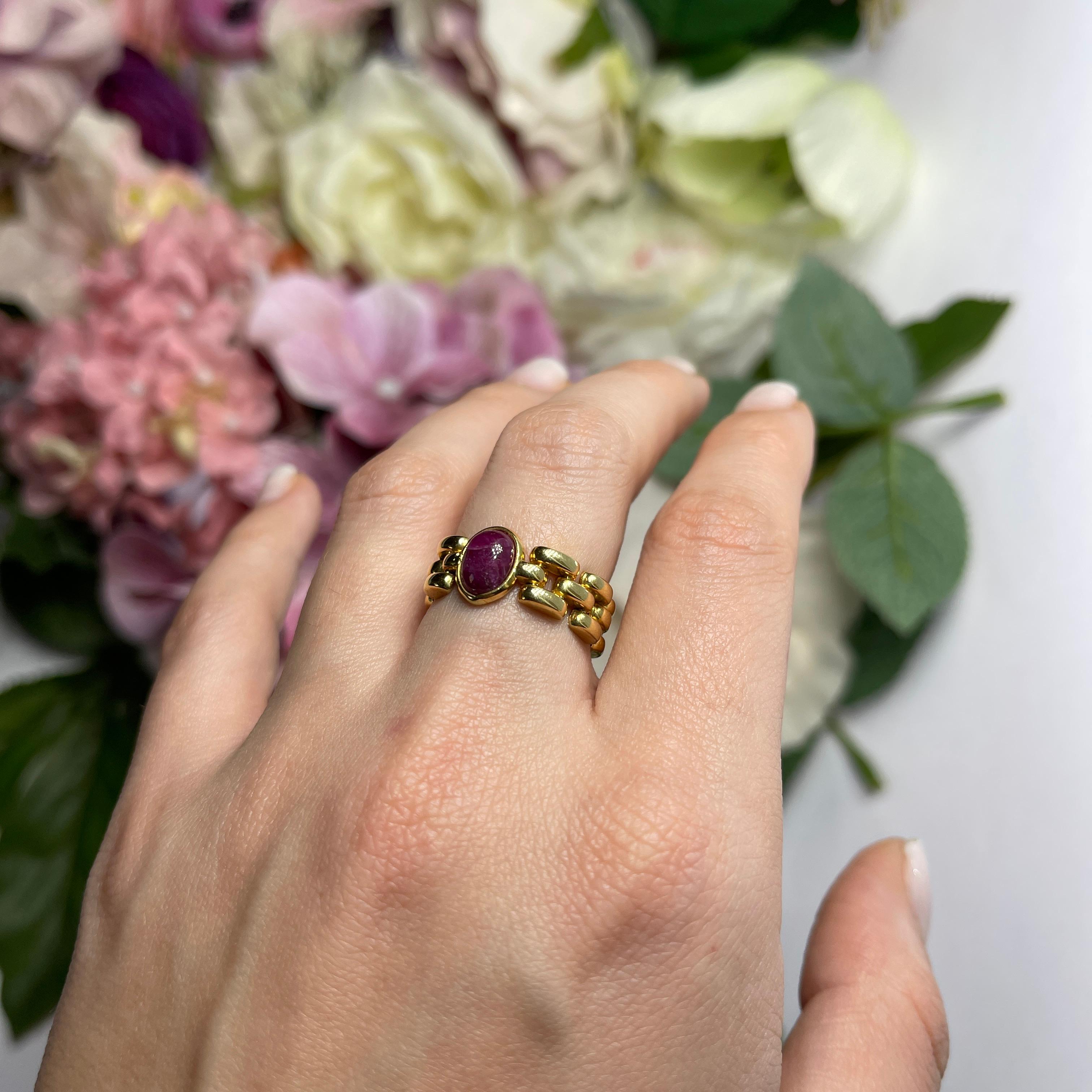 18kt Yellow Gold Ring with Cabochon Ruby For Sale 5