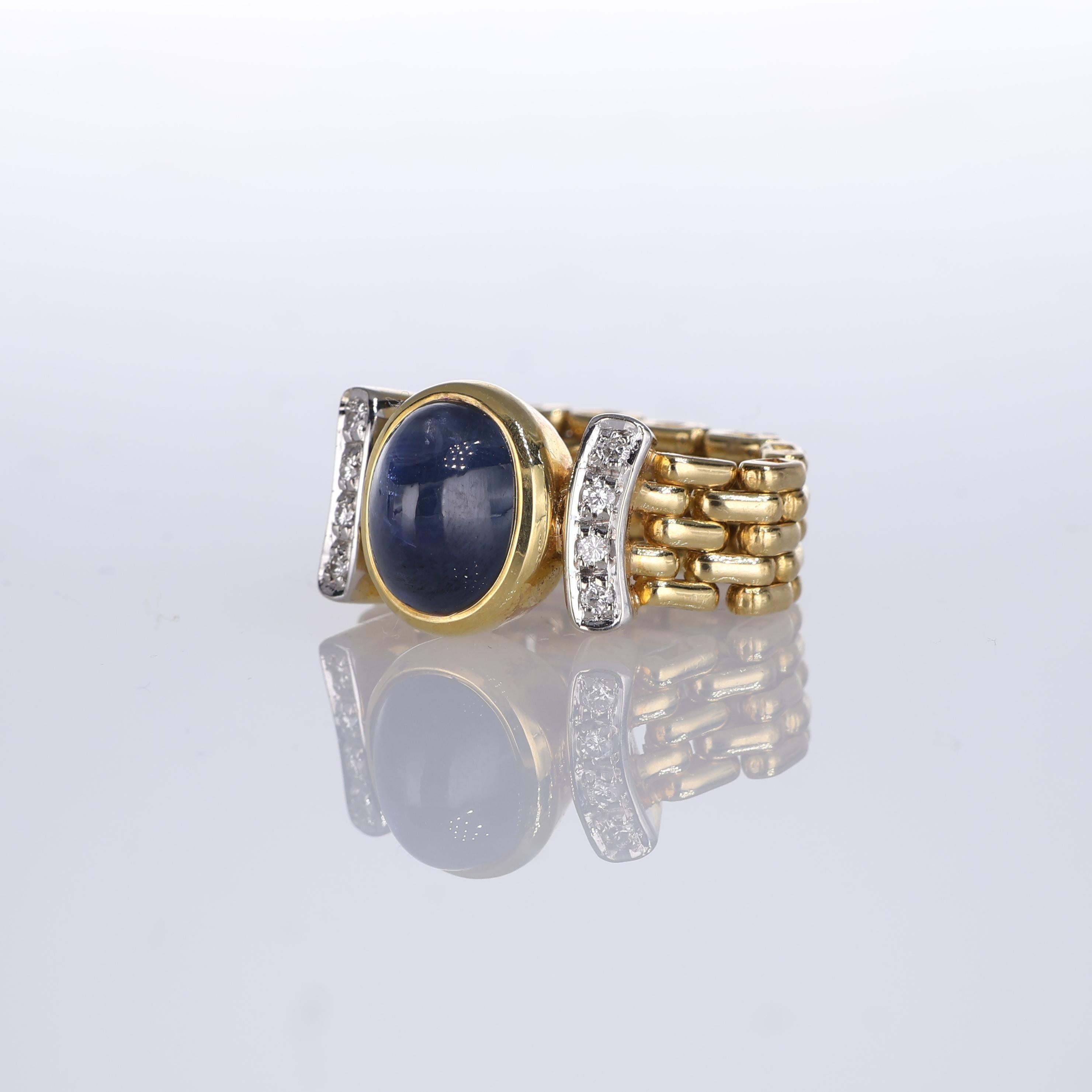 18kt Yellow Gold Ring with Cabochon Sapphire and Diamonds In New Condition For Sale In Bergamo, BG