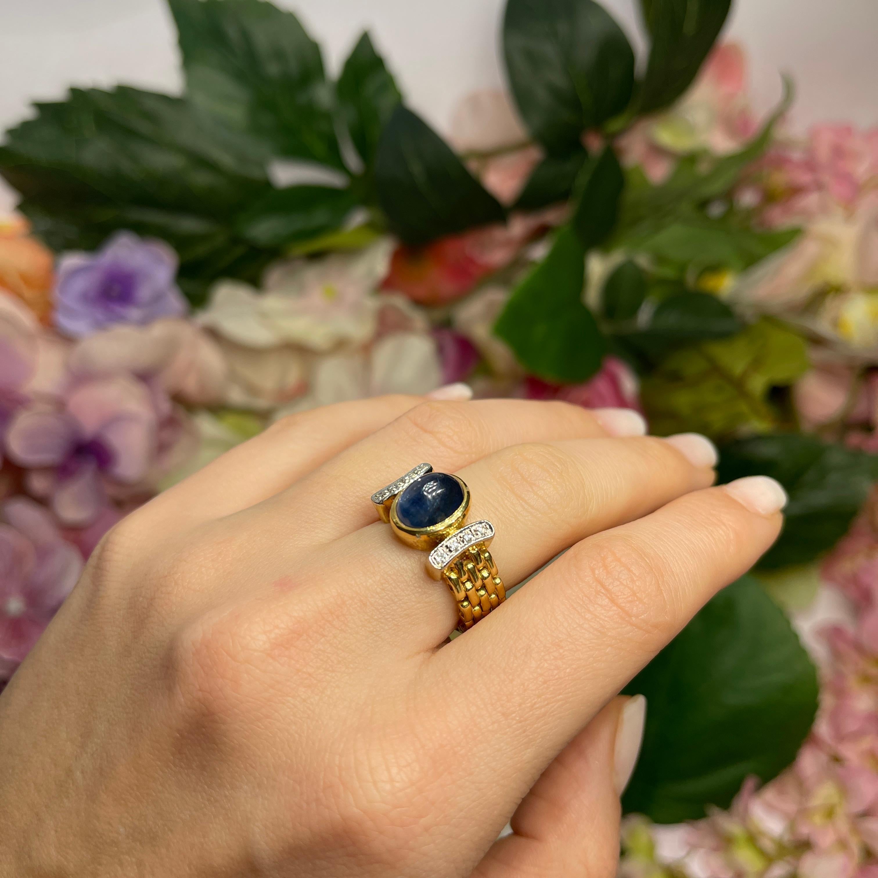 18kt Yellow Gold Ring with Cabochon Sapphire and Diamonds For Sale 4