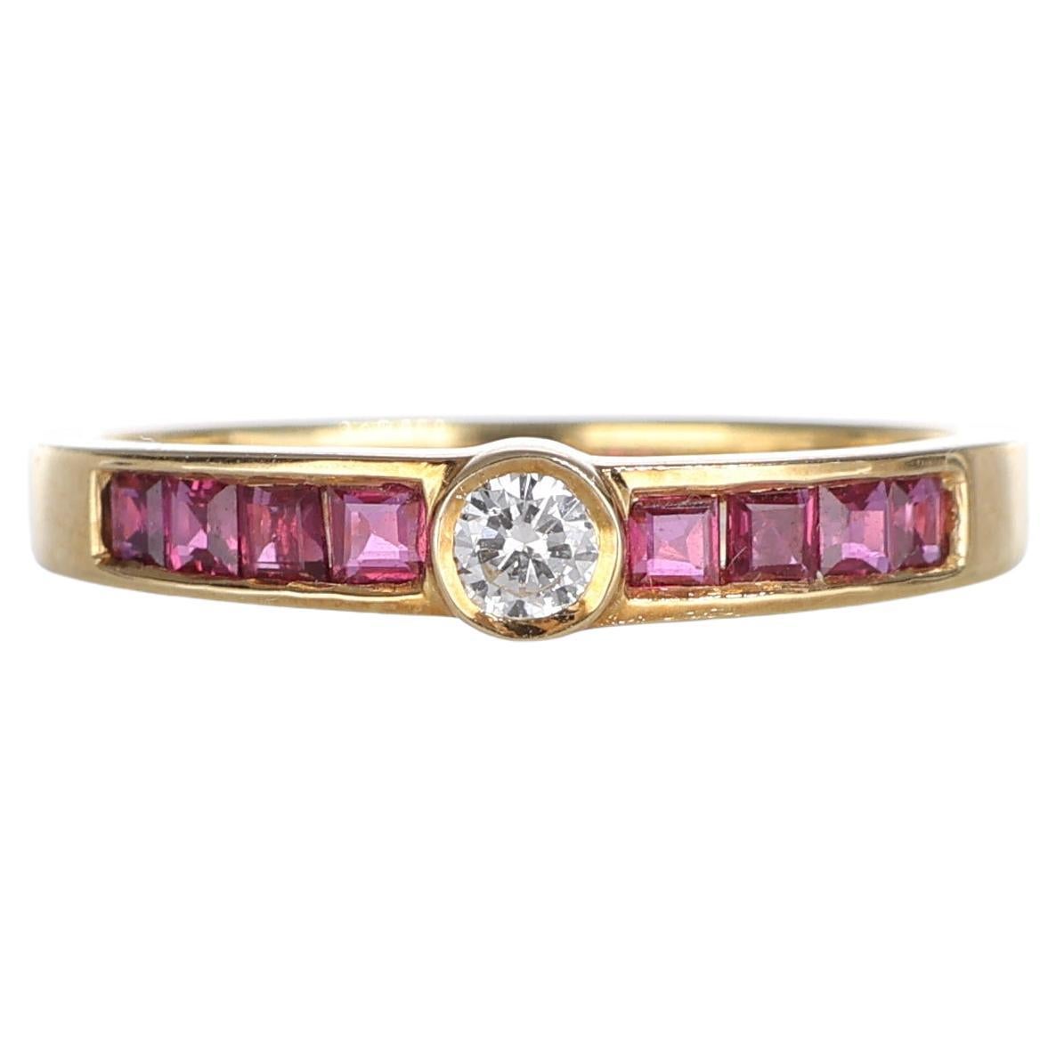 18kt Yellow Gold Ring with Carré Rubies and Central Diamond