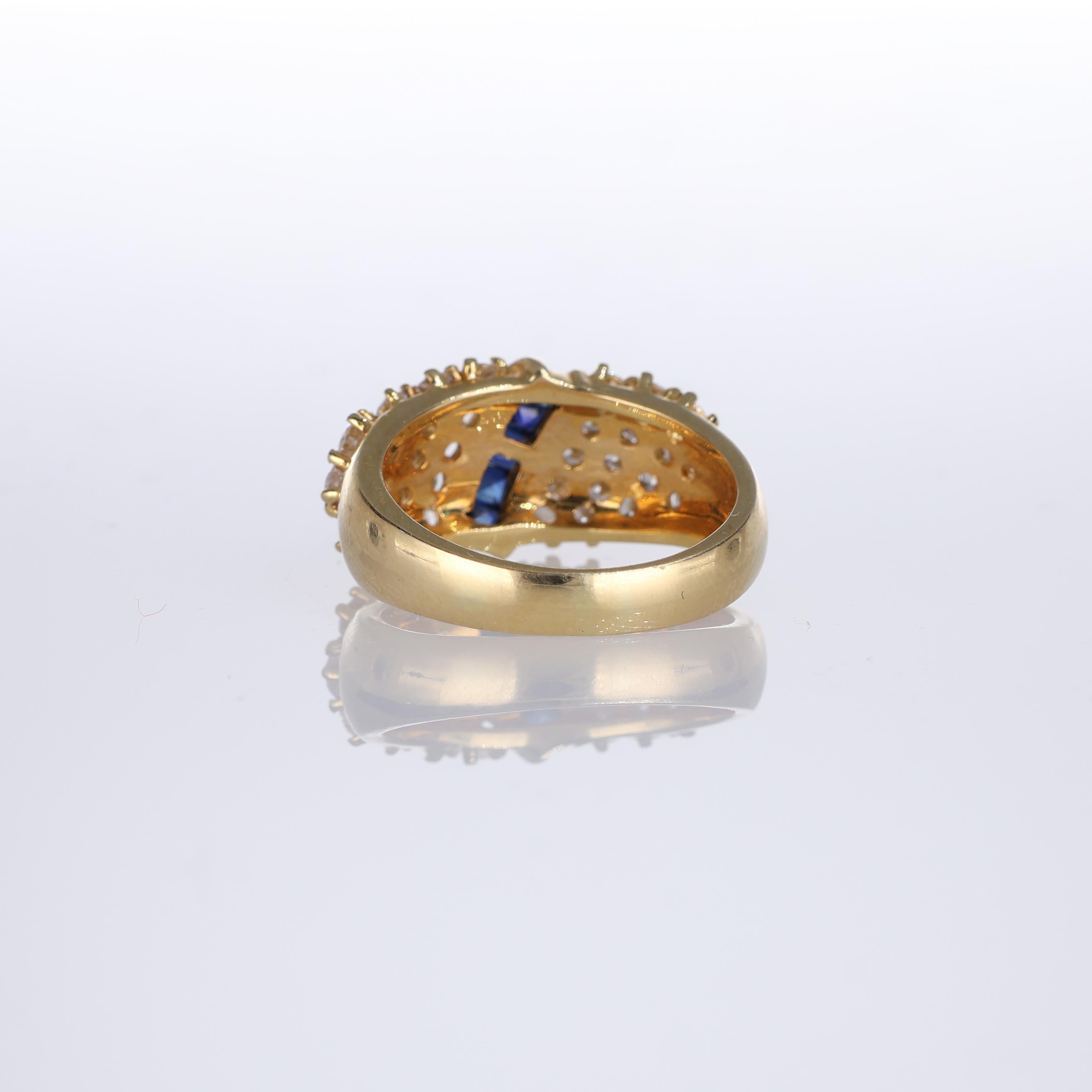 Women's or Men's 18kt Yellow Gold Ring with Carre Sapphires and Diamond Pavé For Sale