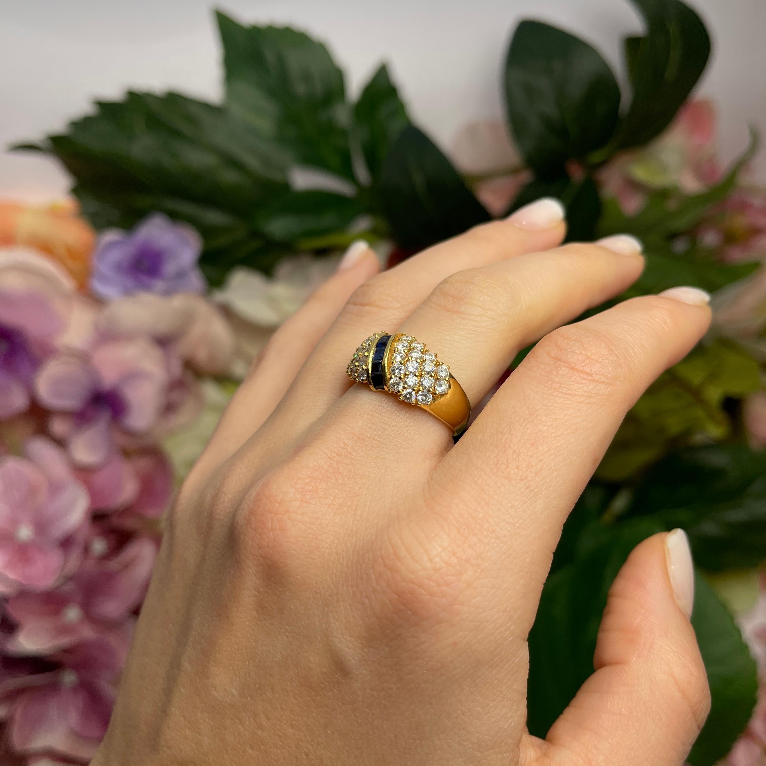 18kt Yellow Gold Ring with Carre Sapphires and Diamond Pavé For Sale 3