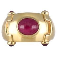 18kt Yellow Gold Ring with Central Cabochon Ruby