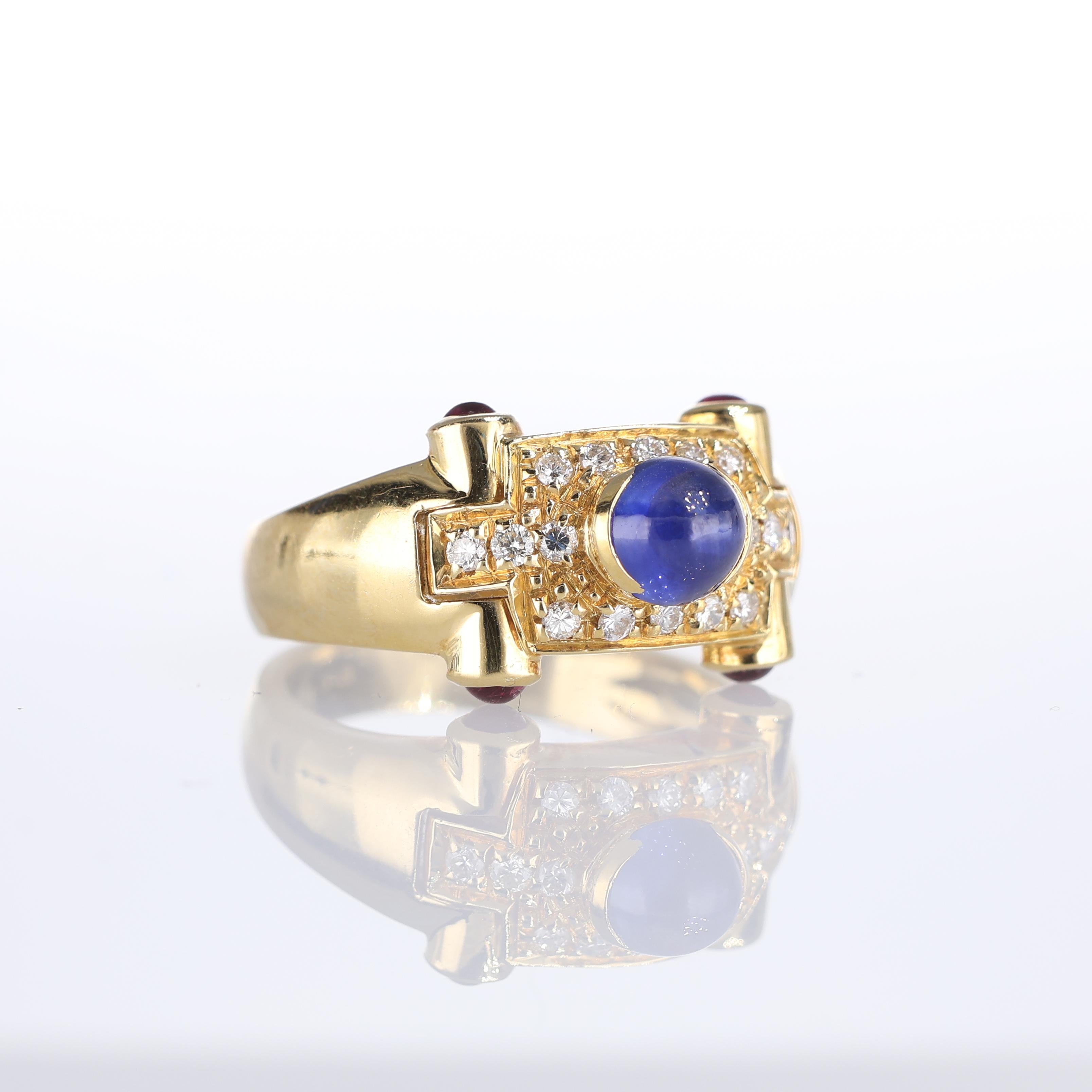 Brilliant Cut 18kt Yellow Gold Ring with Central Cabochon Sapphire and Diamond Pavé For Sale