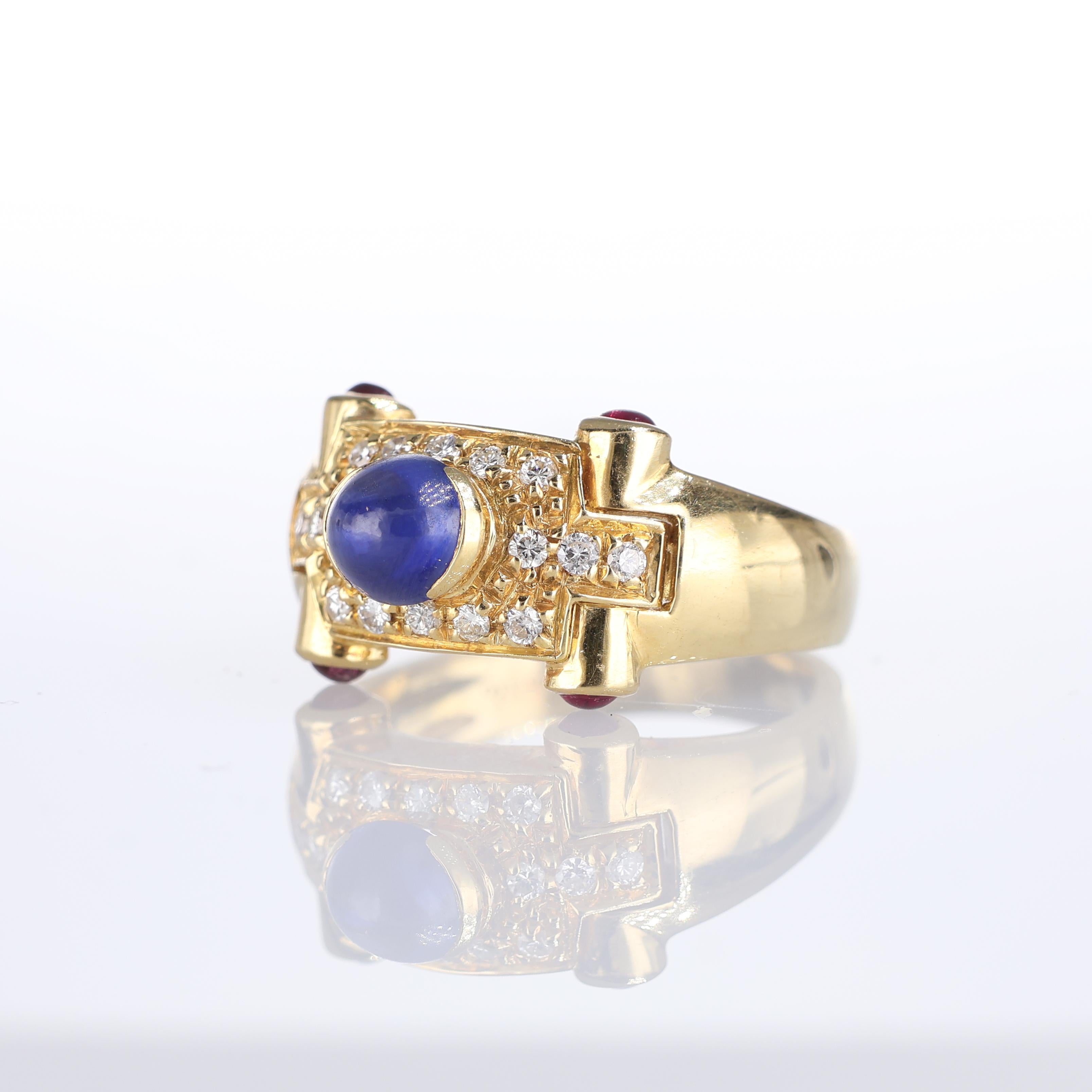 18kt Yellow Gold Ring with Central Cabochon Sapphire and Diamond Pavé In New Condition For Sale In Bergamo, BG
