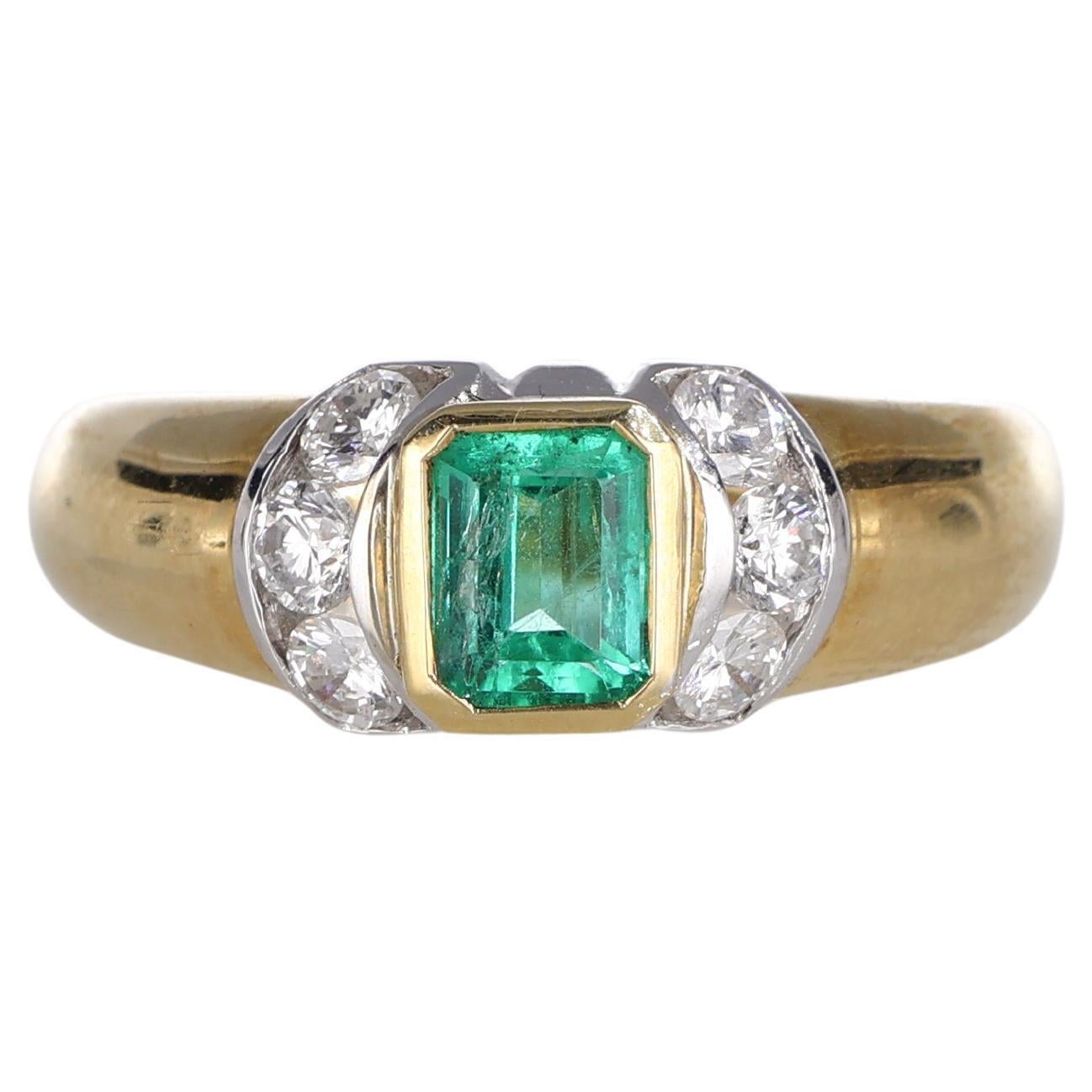 18kt Yellow Gold Ring with Central Emerald and Diamonds