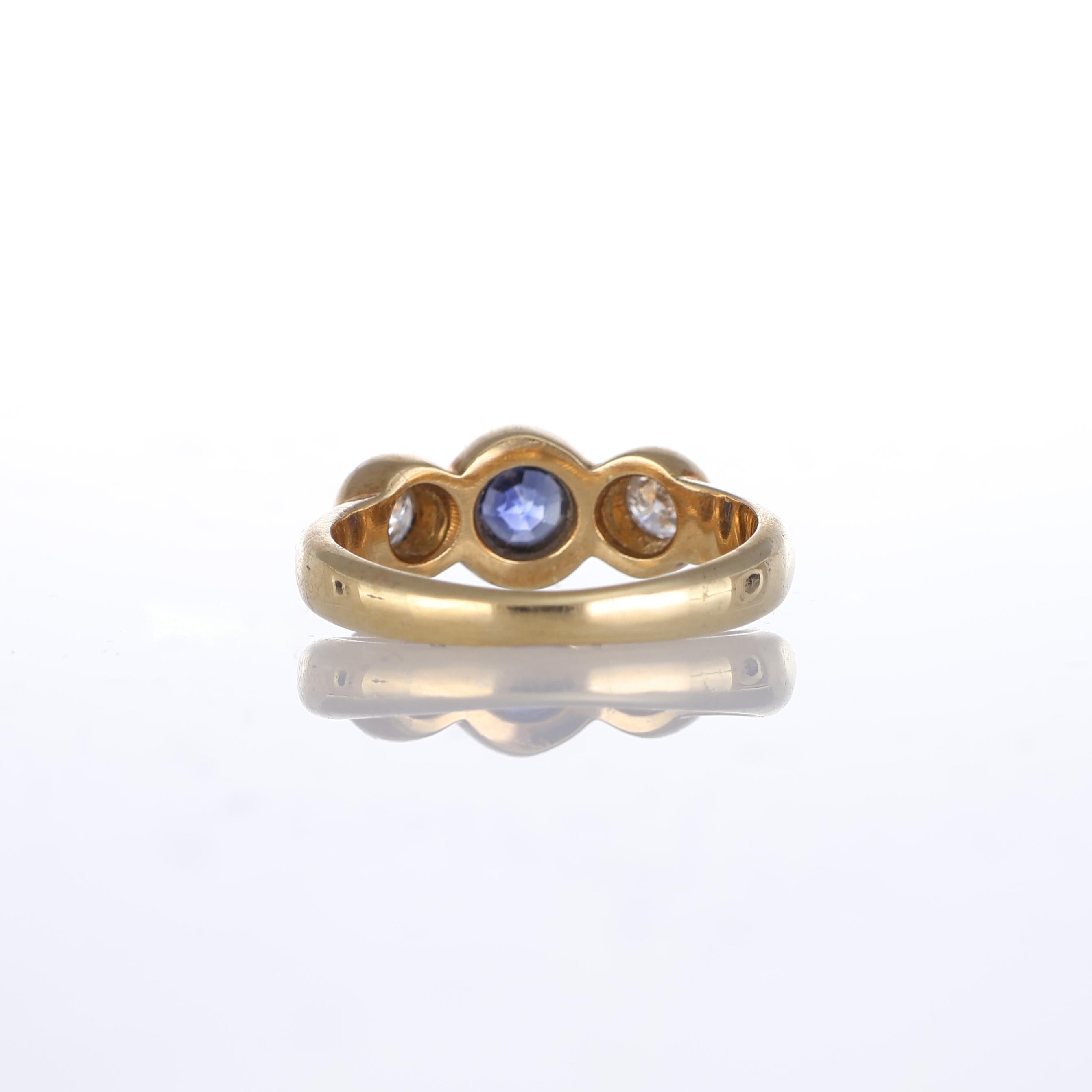 Women's or Men's 18kt Yellow Gold Ring with Central Sapphire and Side Diamonds For Sale