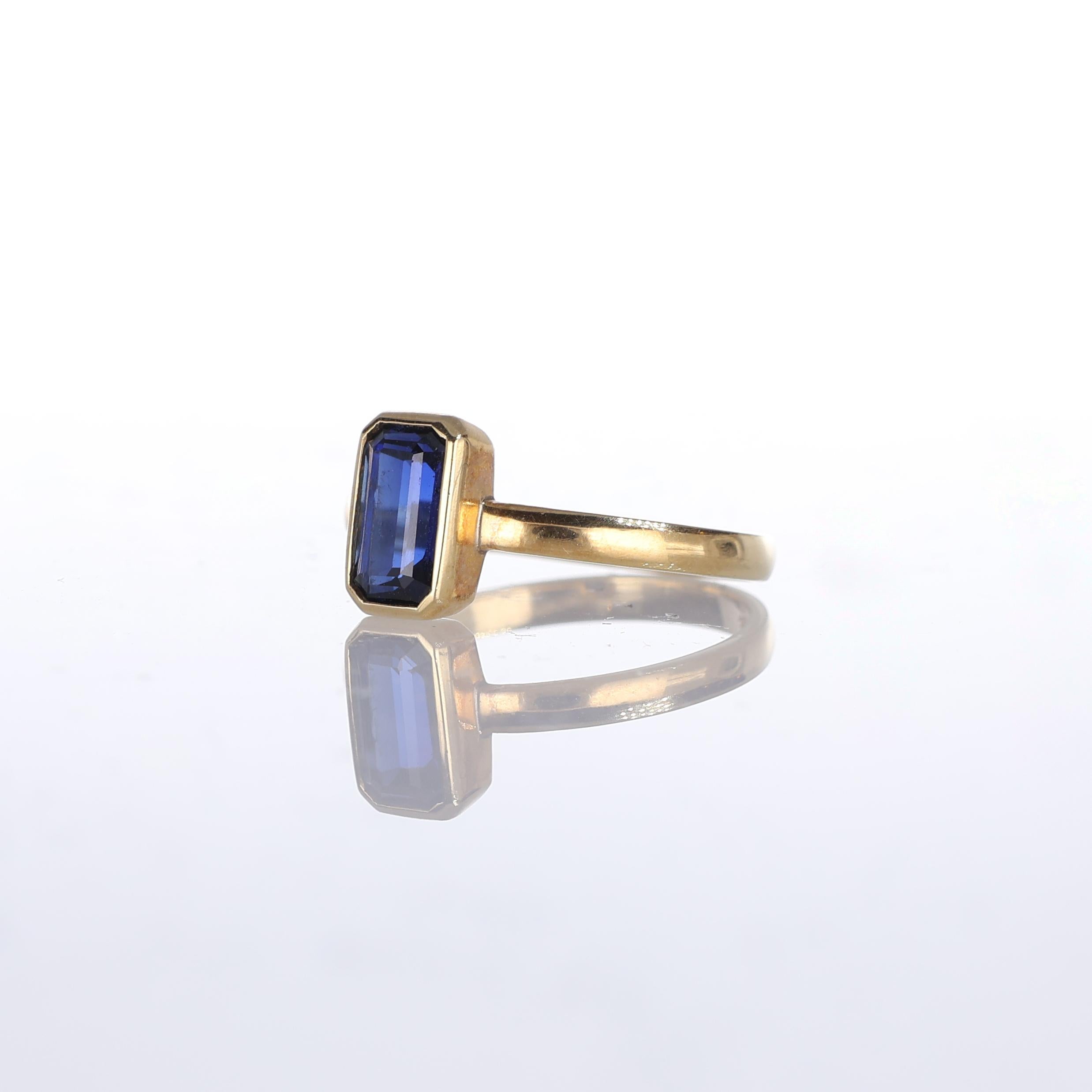 18kt Yellow Gold Ring with Central Sapphire In New Condition For Sale In Bergamo, BG