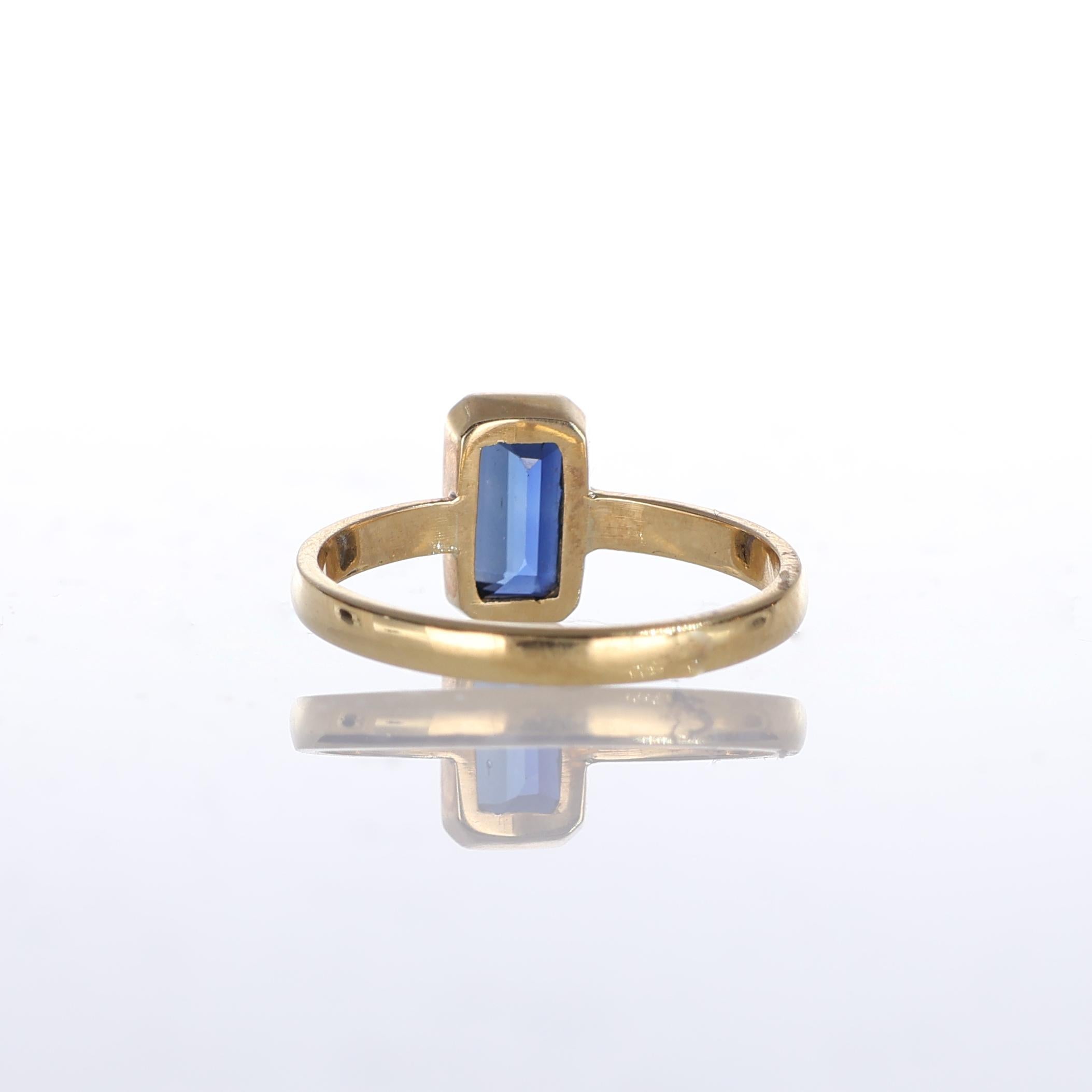 Women's or Men's 18kt Yellow Gold Ring with Central Sapphire For Sale