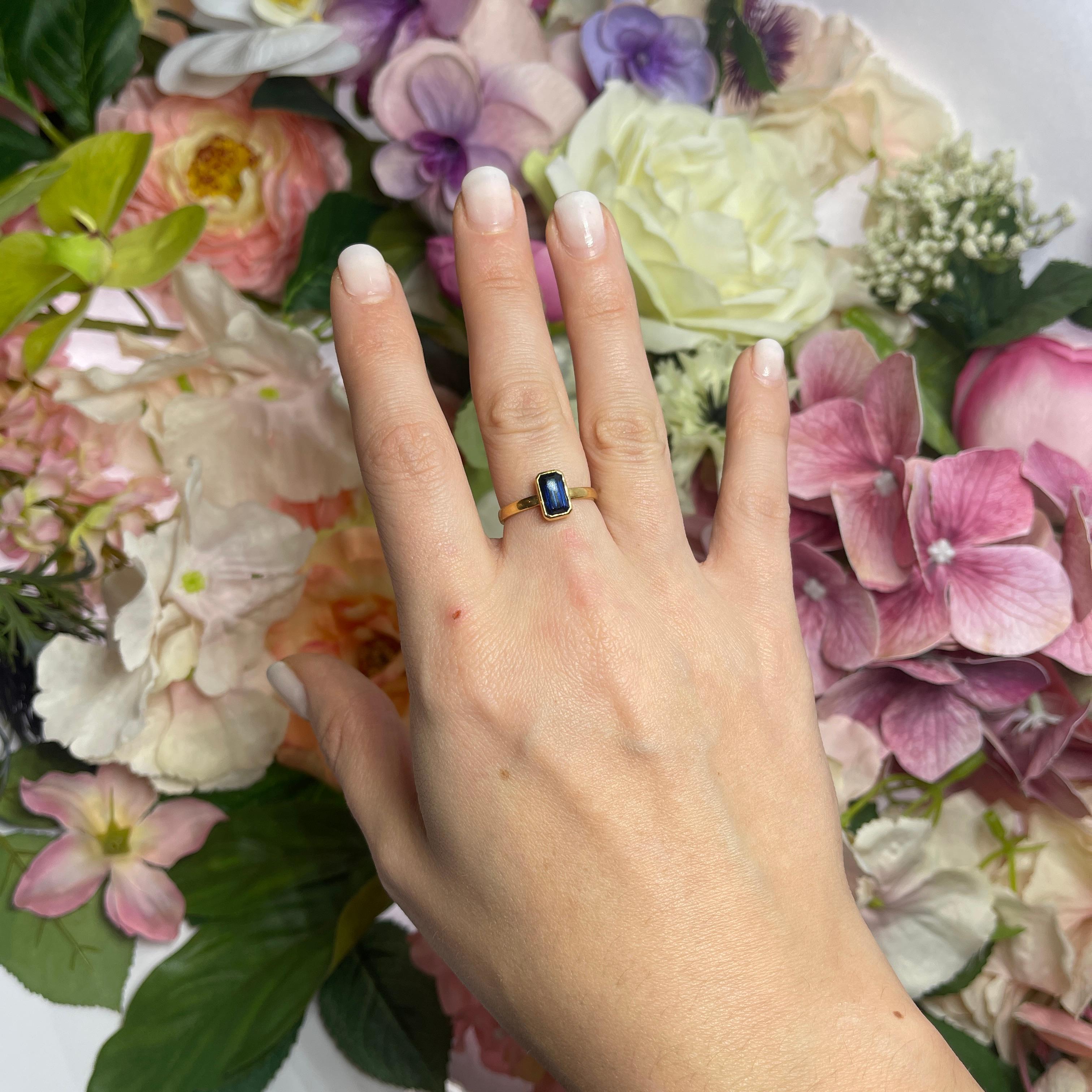 18kt Yellow Gold Ring with Central Sapphire For Sale 1