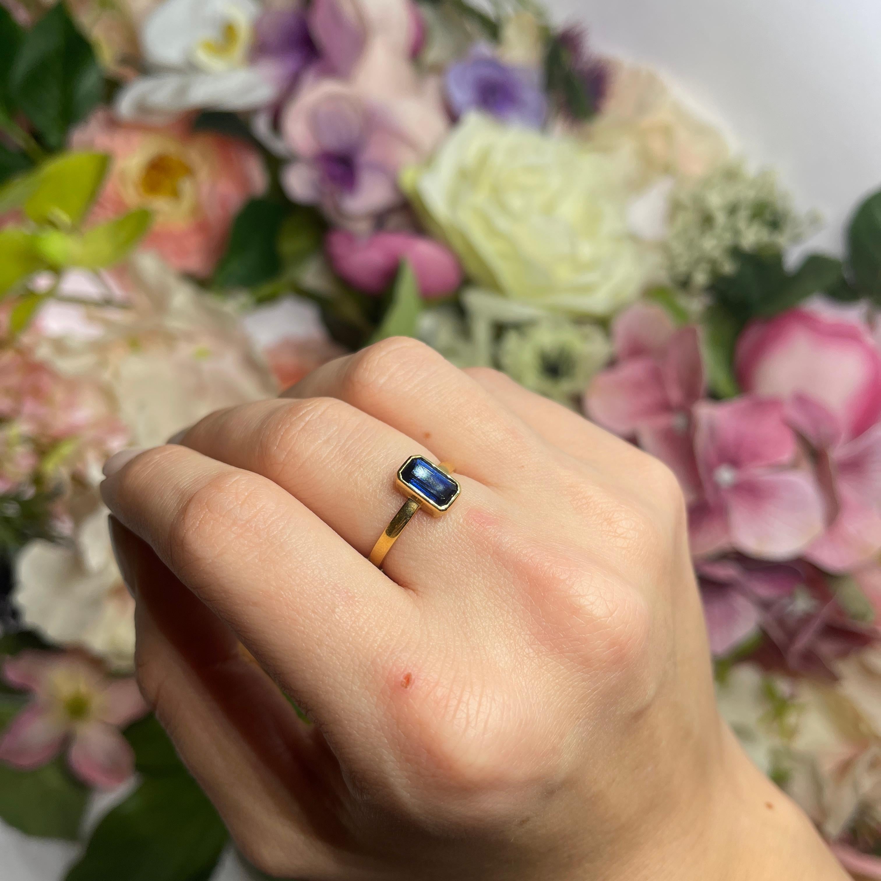 18kt Yellow Gold Ring with Central Sapphire For Sale 3