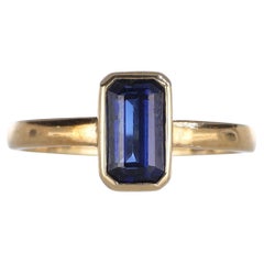 Bague en or jaune 18 carats avec saphir central