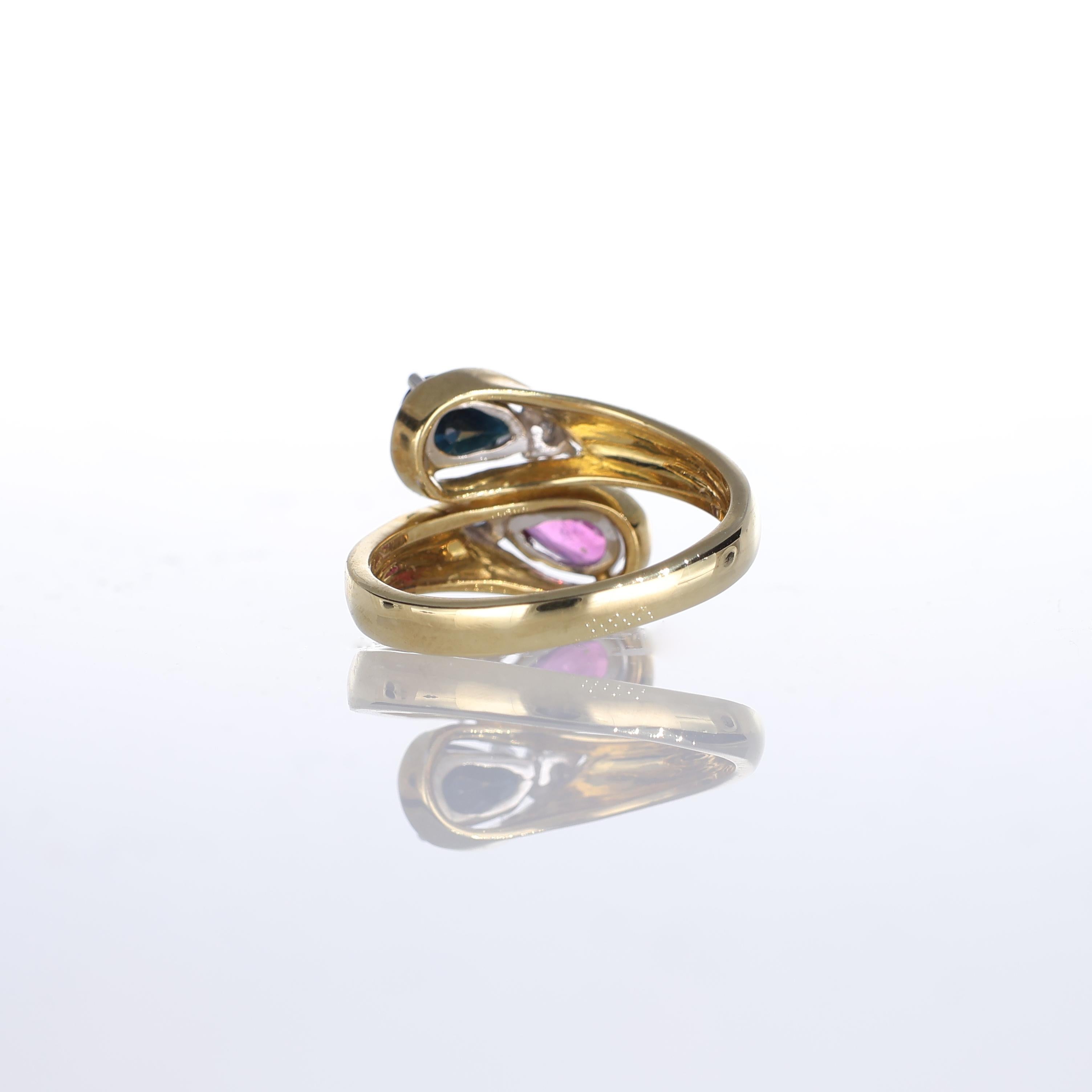 Femenino o masculino Anillo de oro amarillo de 18 quilates con rubí y zafiro talla pera en contraste y diamantes en venta