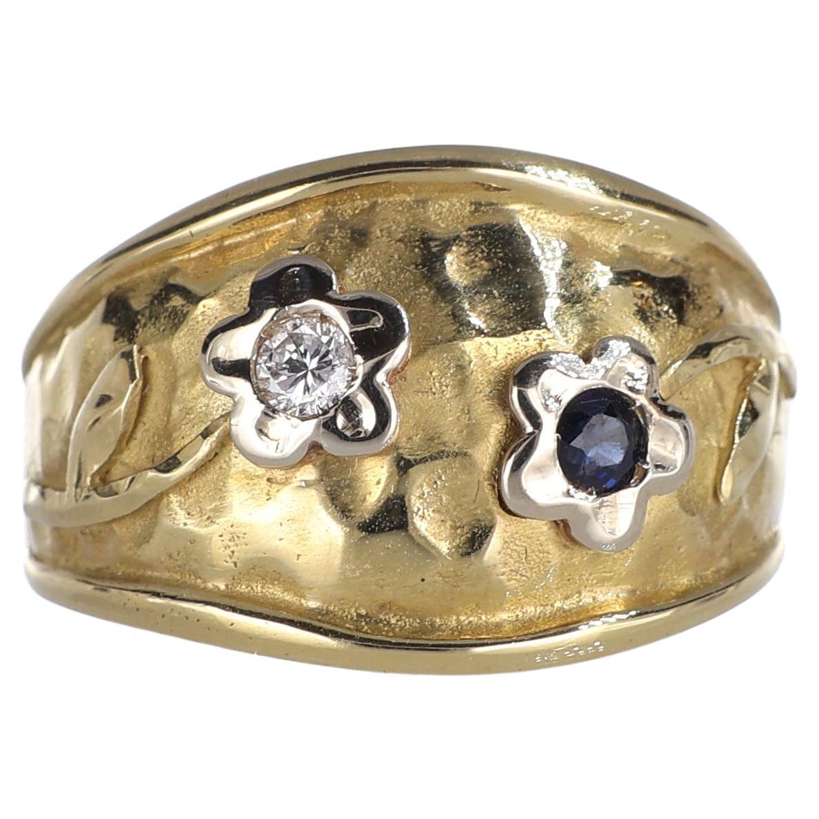 18kt Yellow Gold Ring with Diamond and Sapphire Floral Design