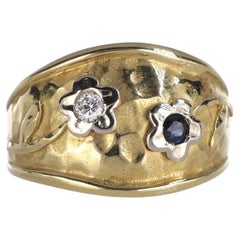 18kt Yellow Gold Ring with Diamond and Sapphire Floral Design