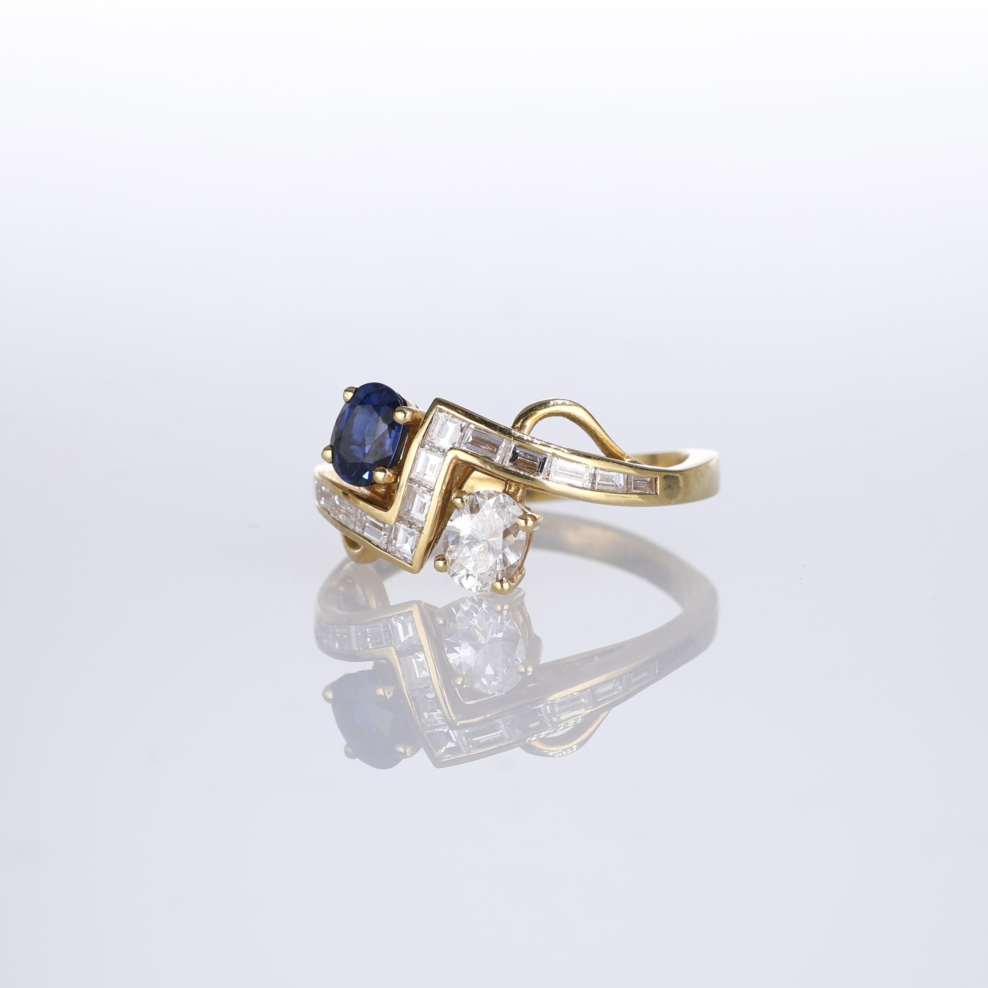 18kt Yellow Gold Ring with Diamonds and Sapphire In New Condition For Sale In Bergamo, BG