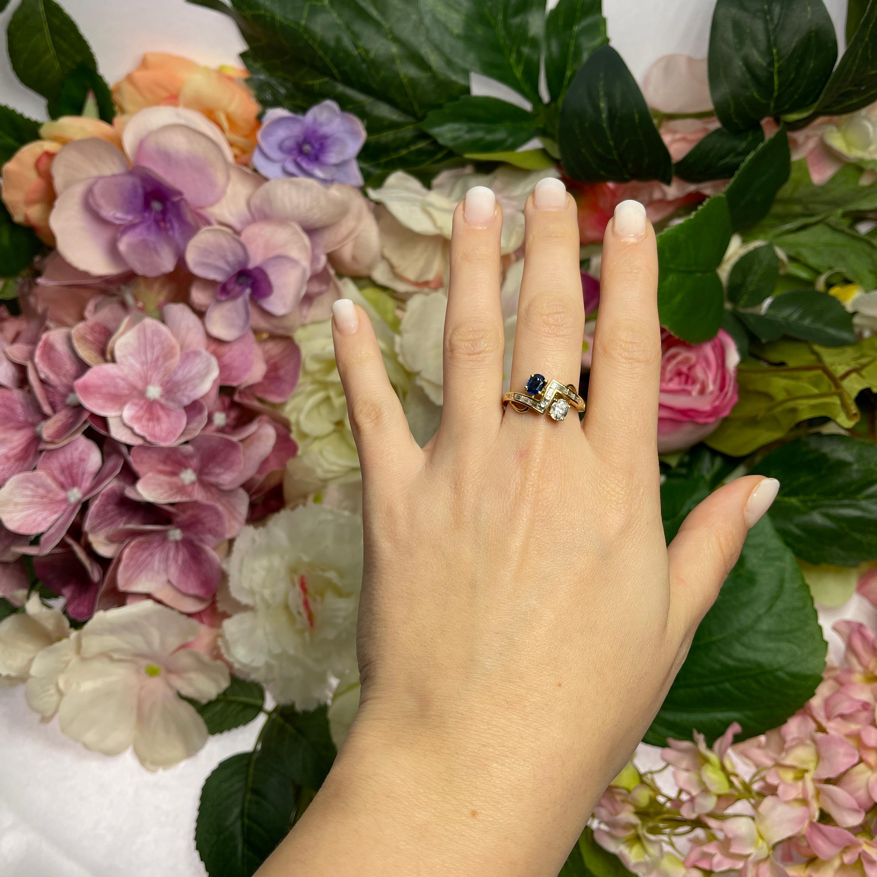 18kt Yellow Gold Ring with Diamonds and Sapphire For Sale 1