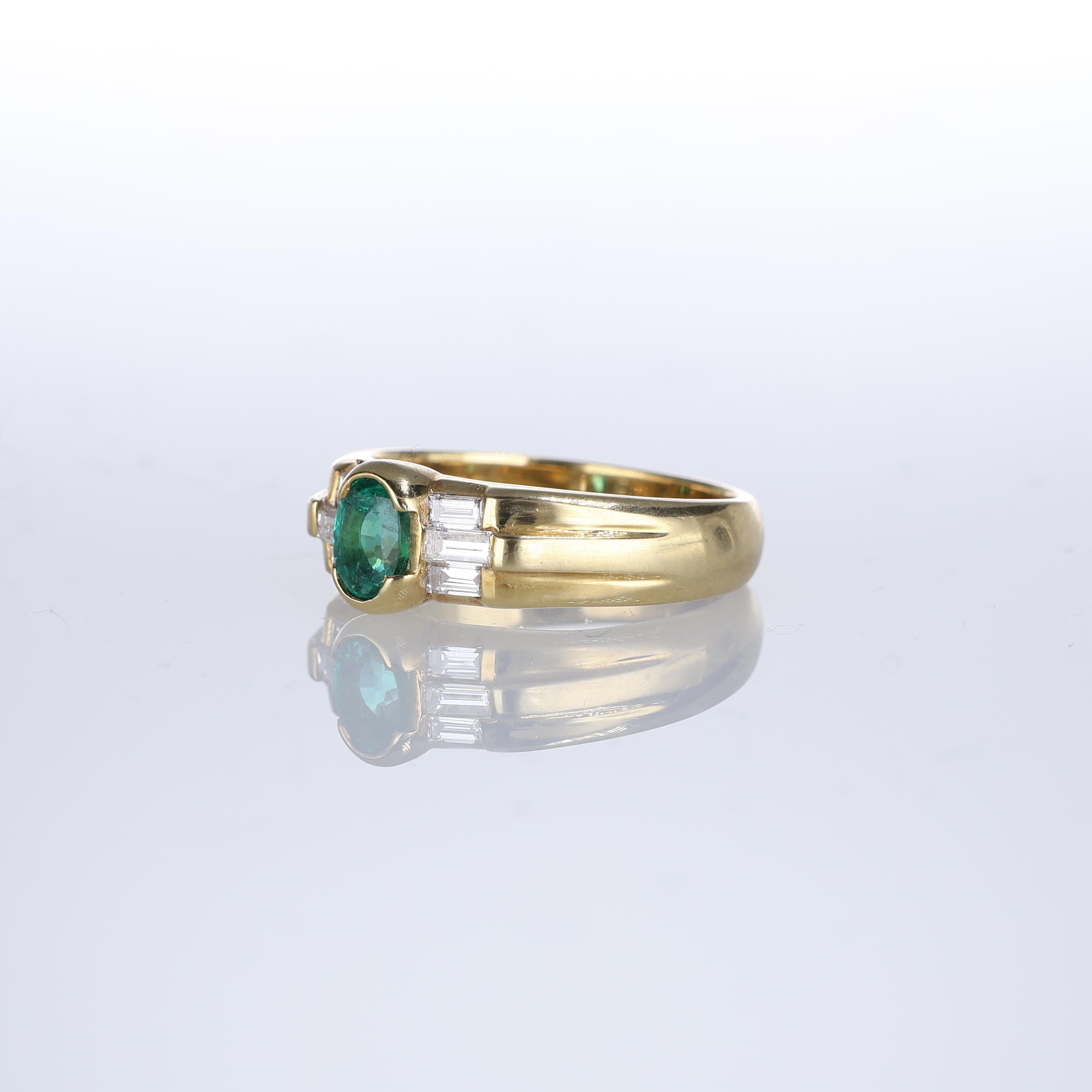 Bague en or jaune 18 carats avec émeraudes et diamants baguettes Neuf - En vente à Bergamo, BG