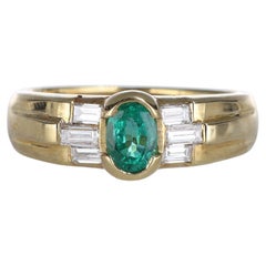 18kt Yellow Gold Ring with Emerald and Baguette Diamonds