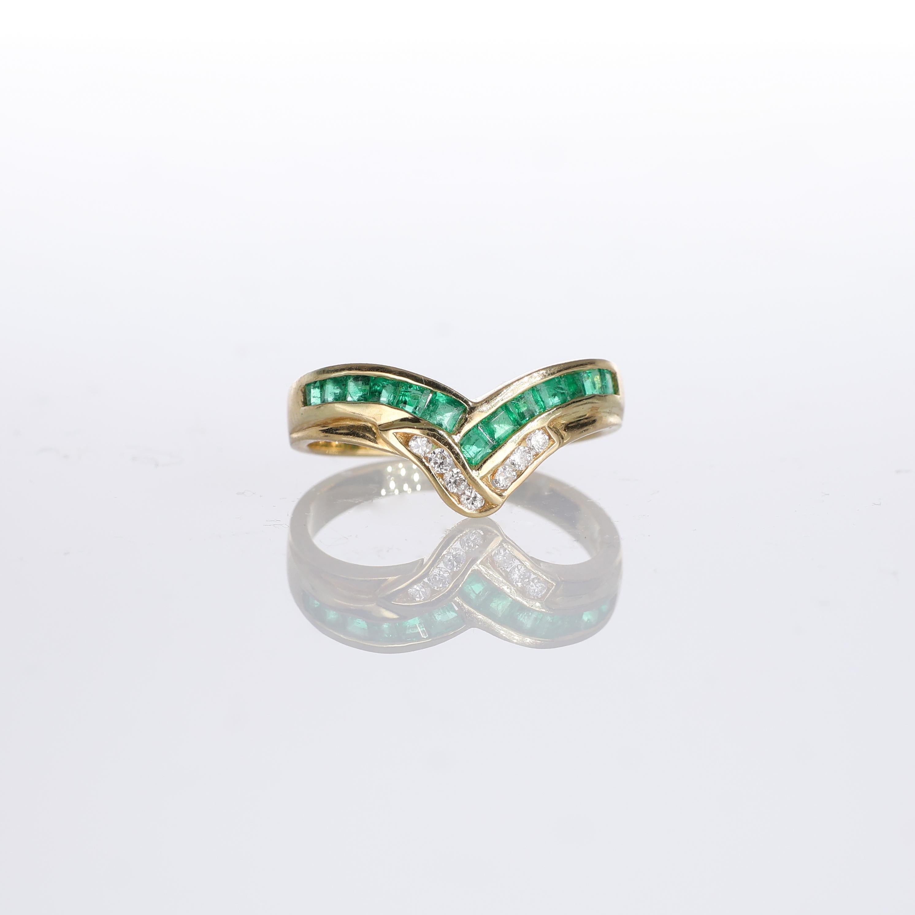 IMPORTANT NOTE:
✔ No additional costs will be added to this order.
✔ Shipping and customs duties are fully covered by us.
--------------------
A sophisticated 18kt yellow gold ring featuring a 