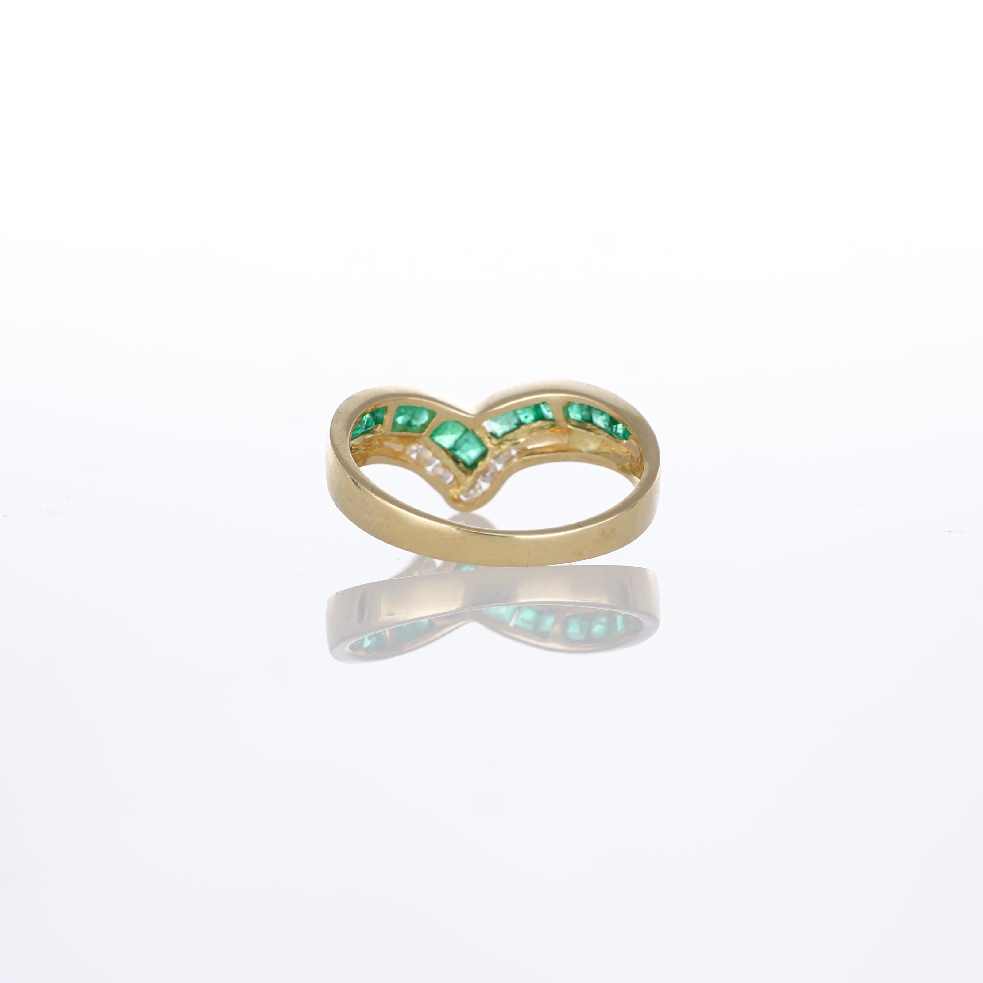 Women's or Men's 18kt Yellow Gold Ring with Emeralds and Diamonds For Sale