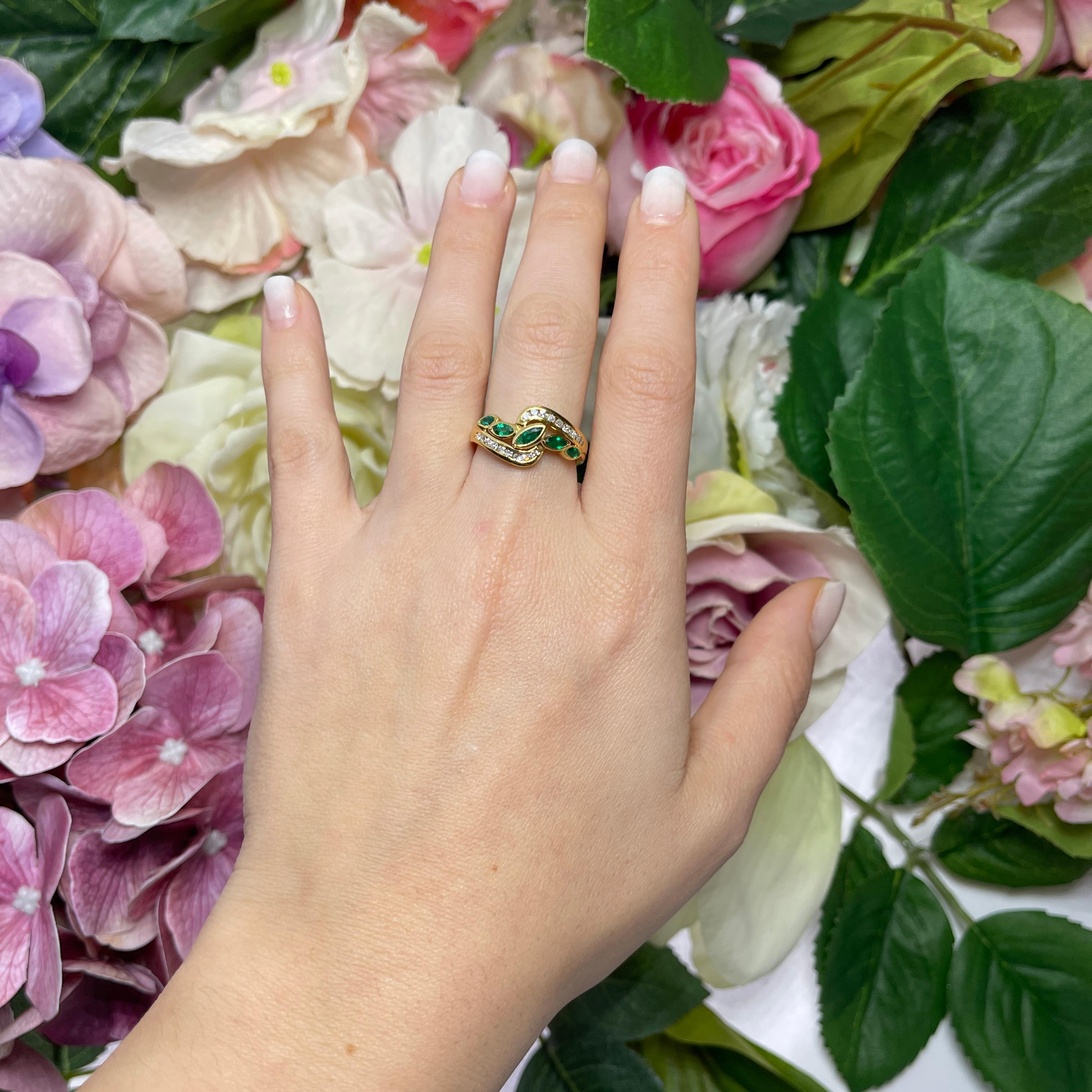 18kt Yellow Gold Ring with Emeralds and Diamonds For Sale 1