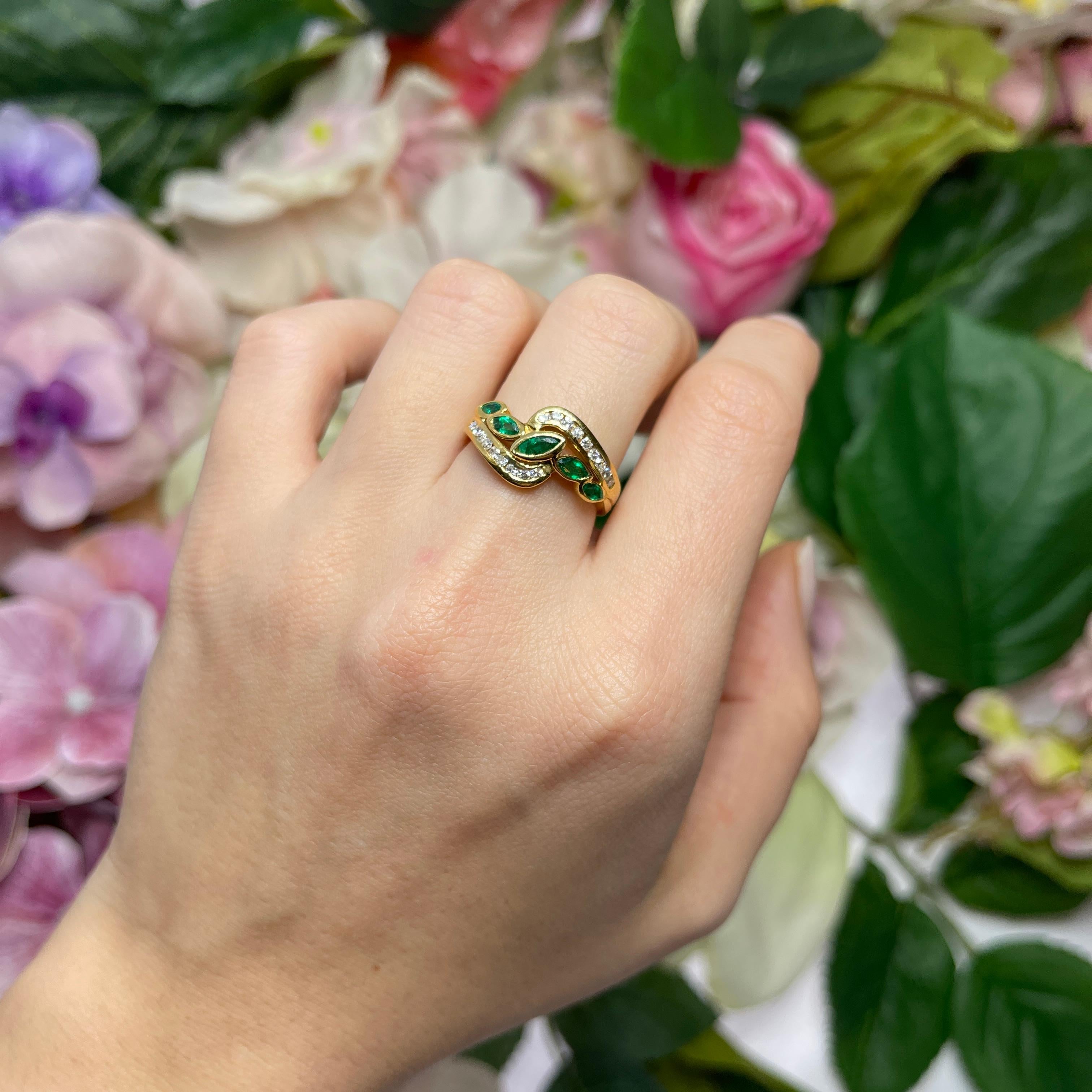 18kt Yellow Gold Ring with Emeralds and Diamonds For Sale 2
