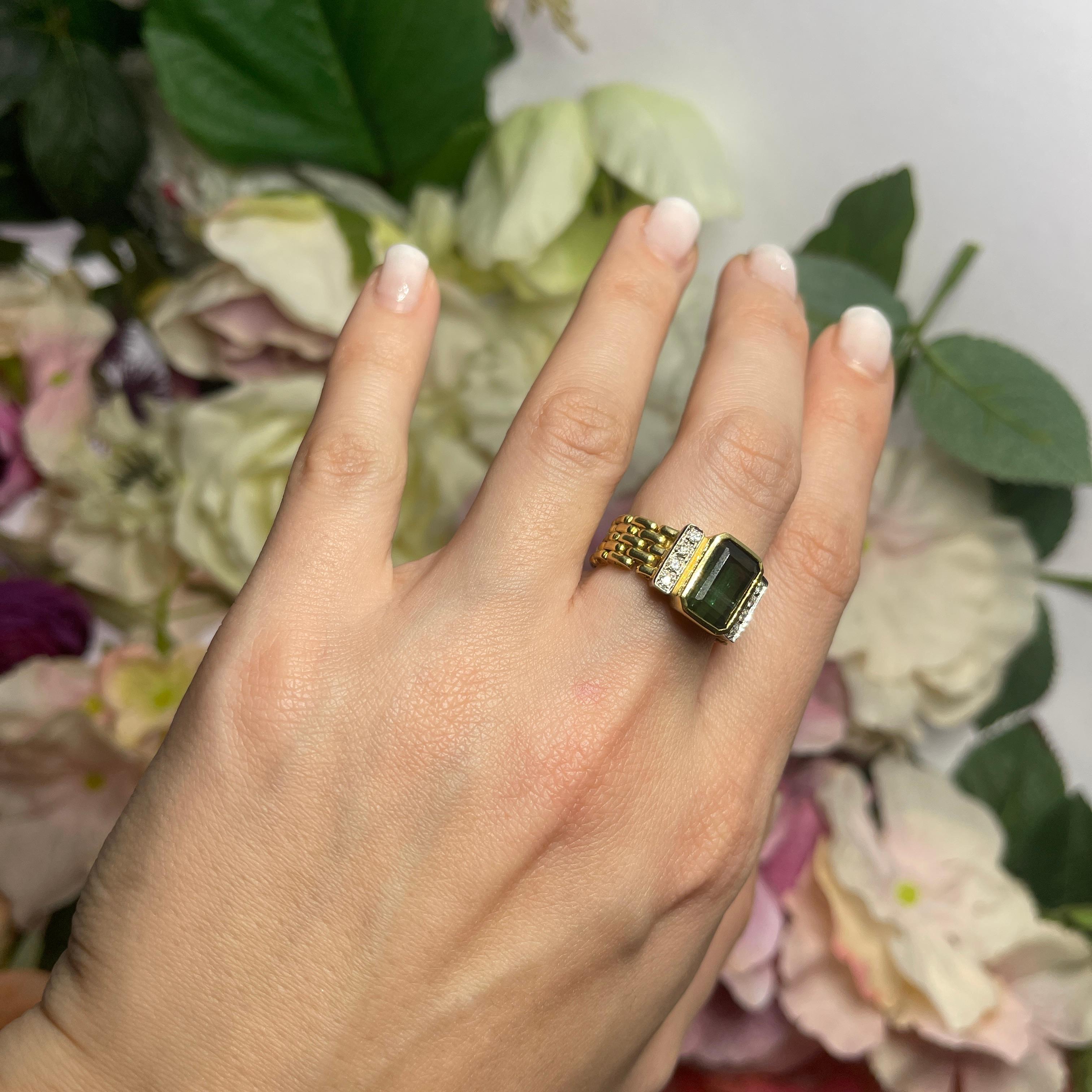 18kt Yellow Gold Ring with Green Tourmaline and Diamonds For Sale 6